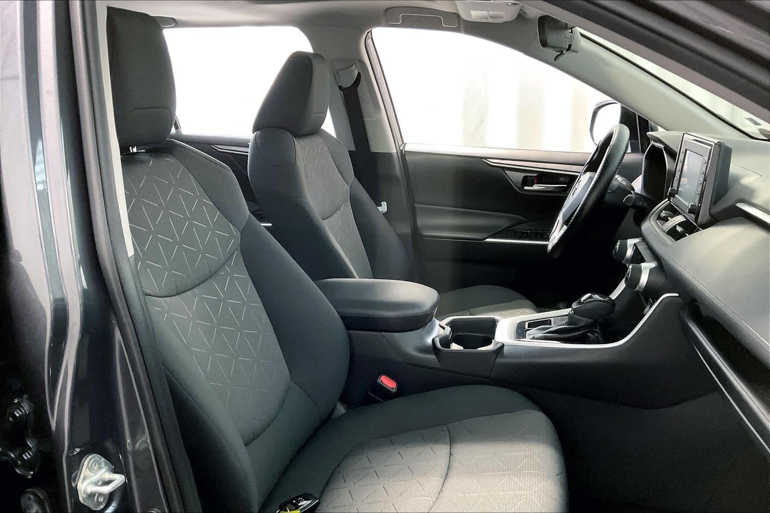 2020 Toyota RAV4 XLE - Photo 11