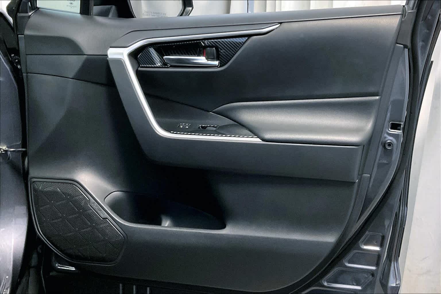 2020 Toyota RAV4 XLE - Photo 12