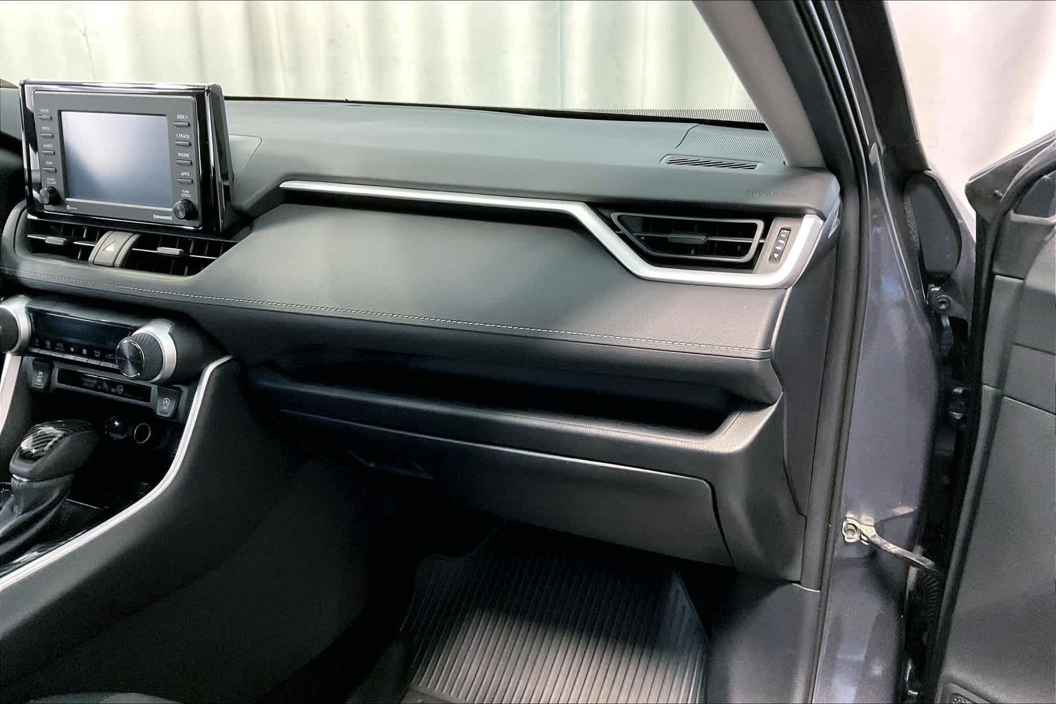 2020 Toyota RAV4 XLE - Photo 13