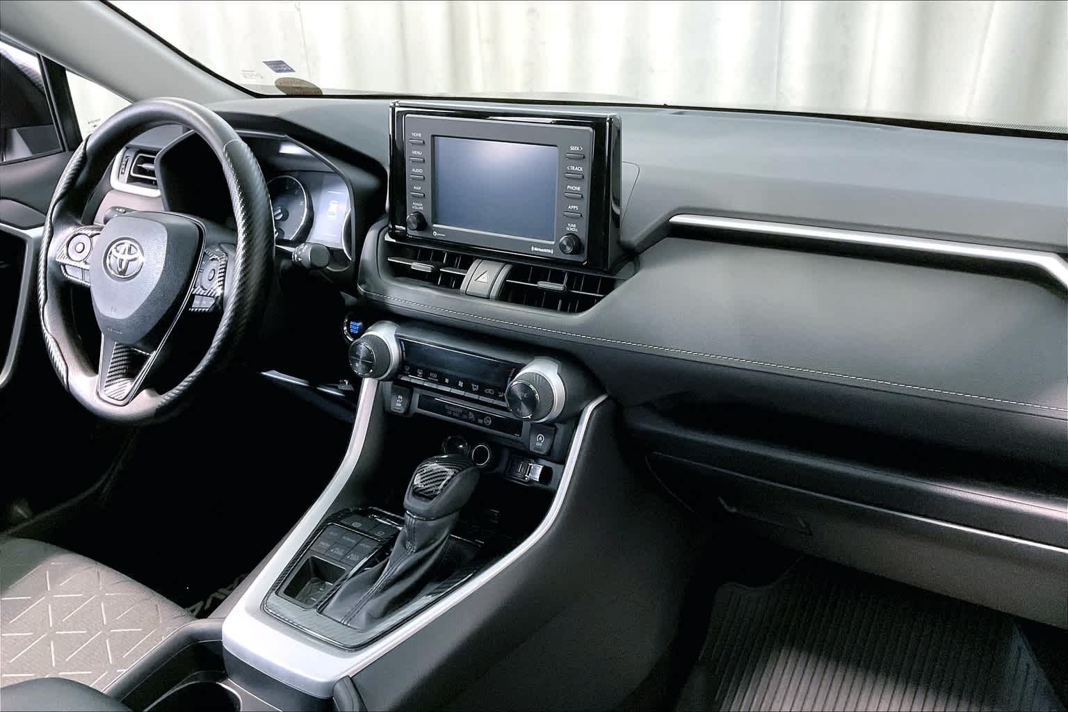 2020 Toyota RAV4 XLE - Photo 14