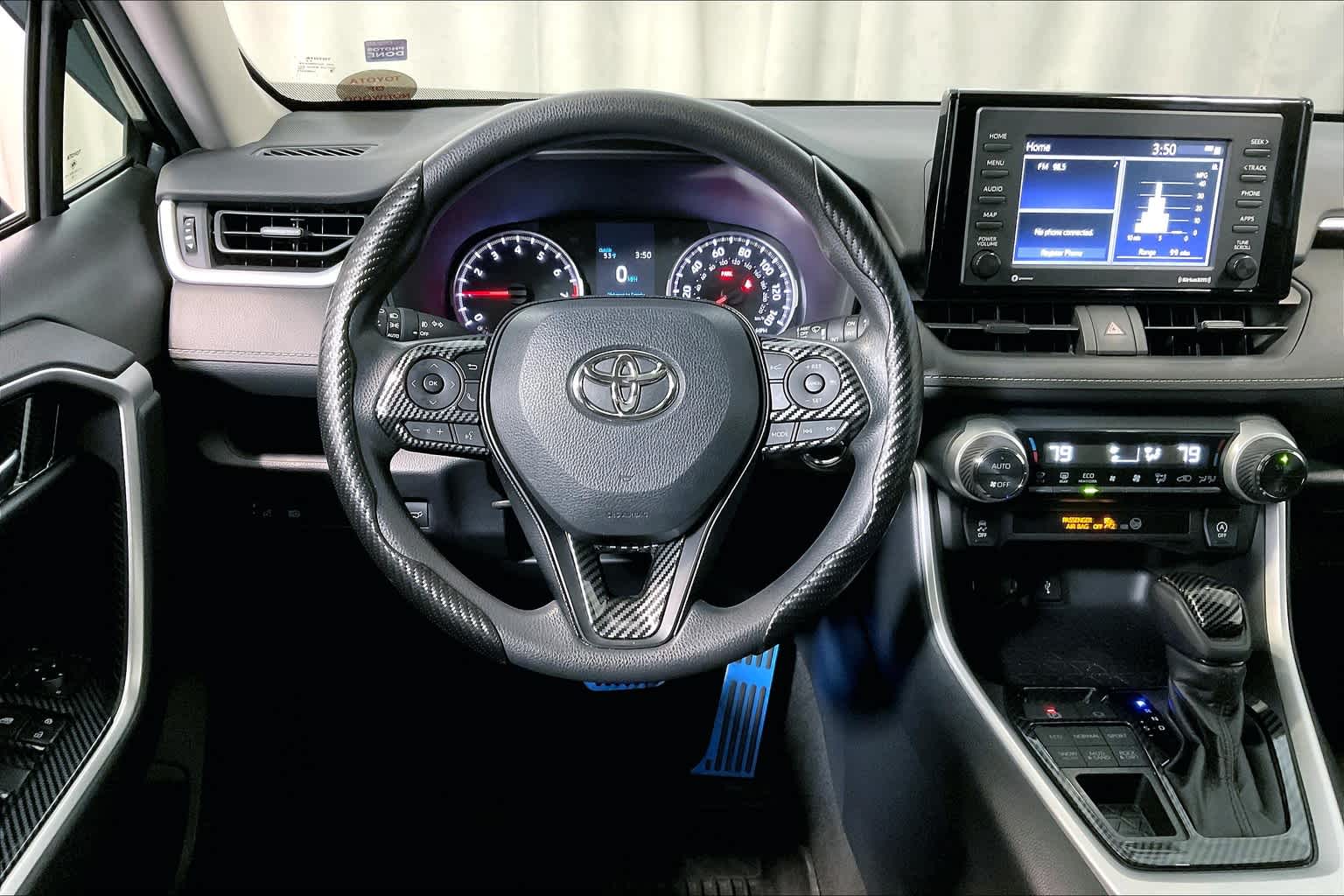2020 Toyota RAV4 XLE - Photo 18