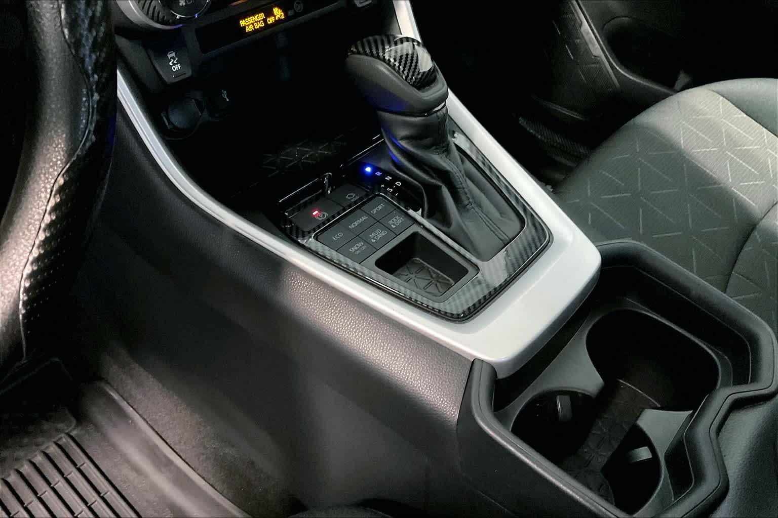 2020 Toyota RAV4 XLE - Photo 21