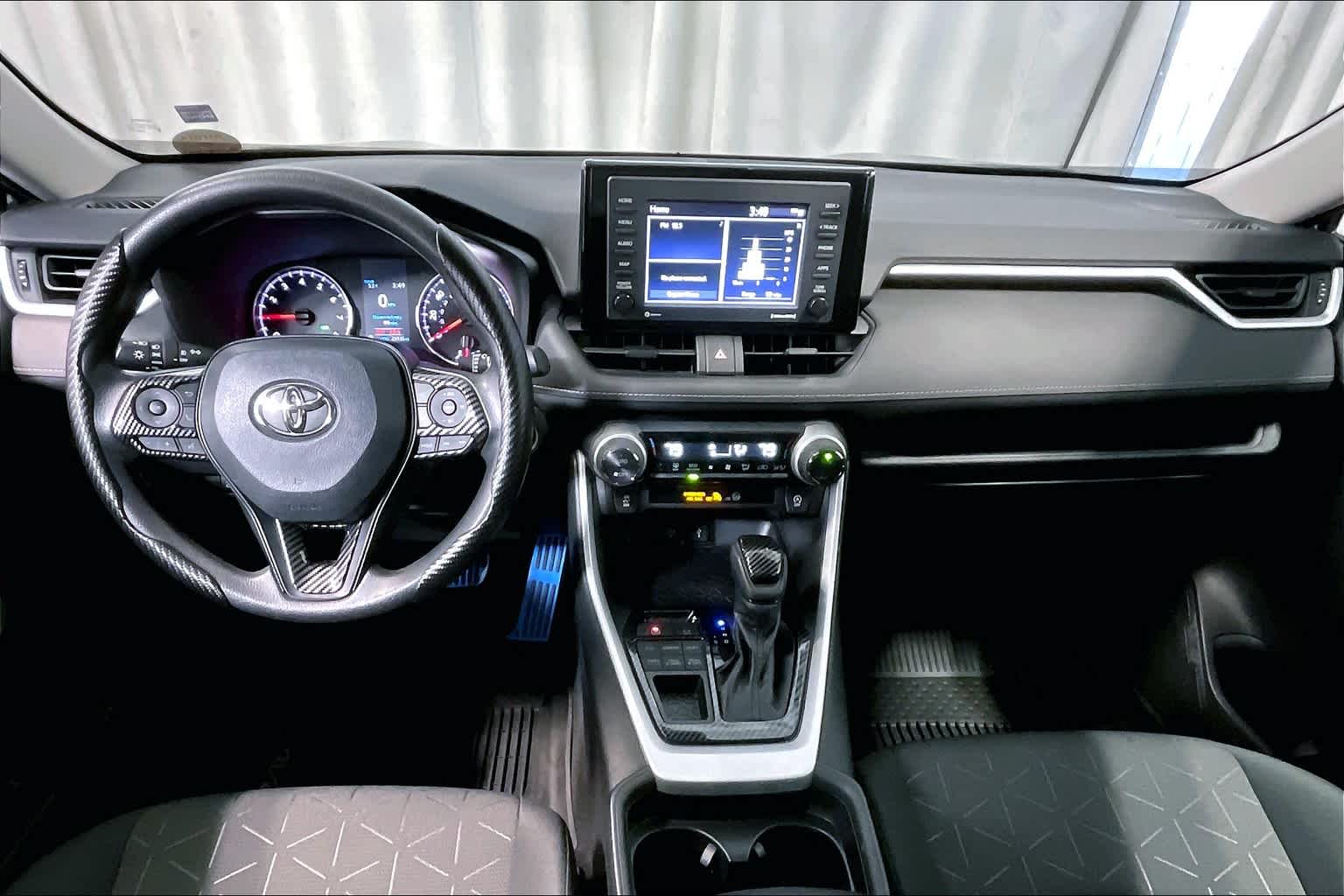 2020 Toyota RAV4 XLE - Photo 22