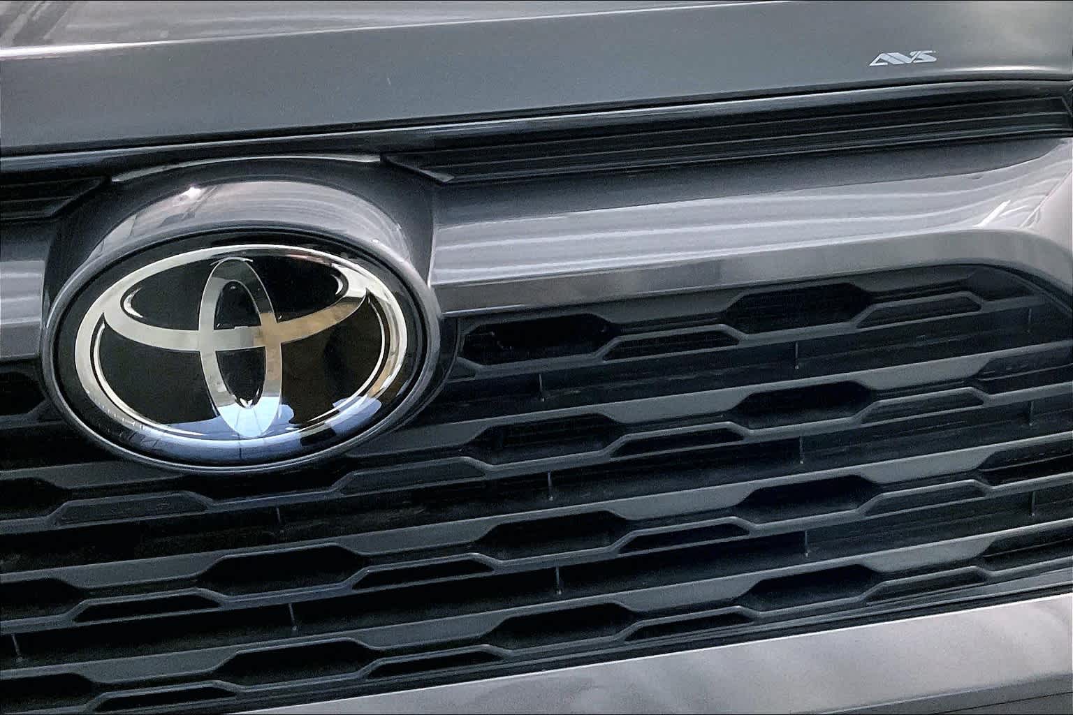 2020 Toyota RAV4 XLE - Photo 33