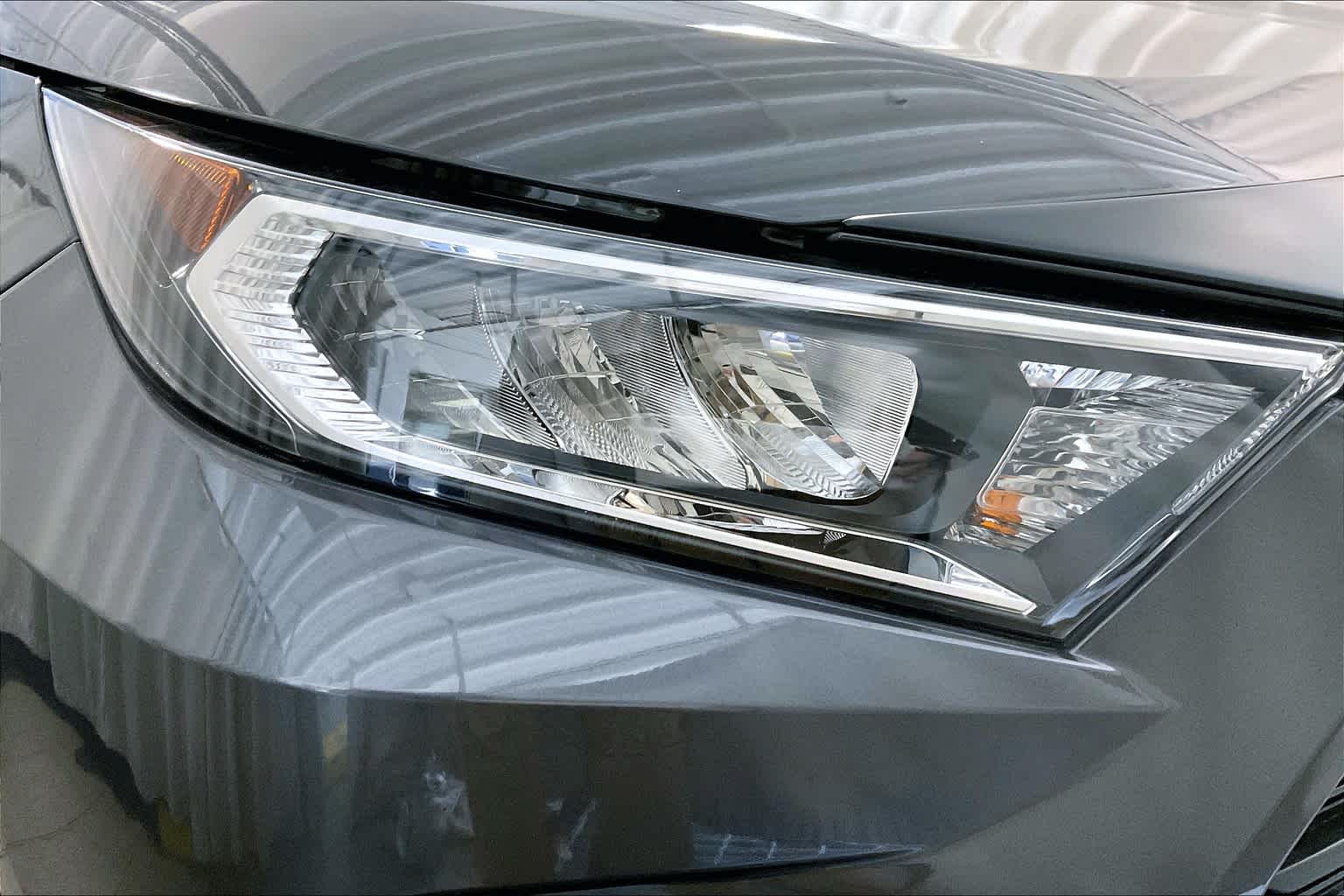 2020 Toyota RAV4 XLE - Photo 34