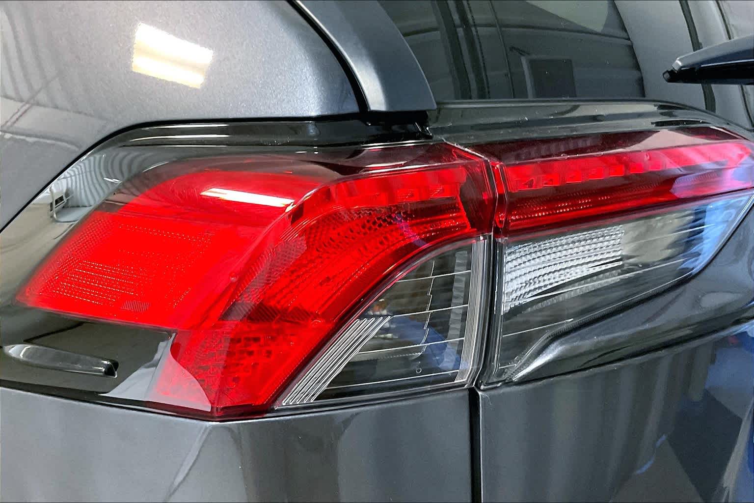 2020 Toyota RAV4 XLE - Photo 35