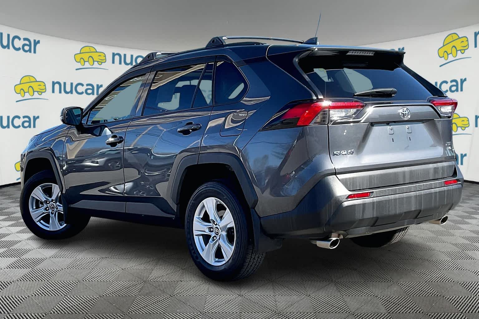 2020 Toyota RAV4 XLE - Photo 4