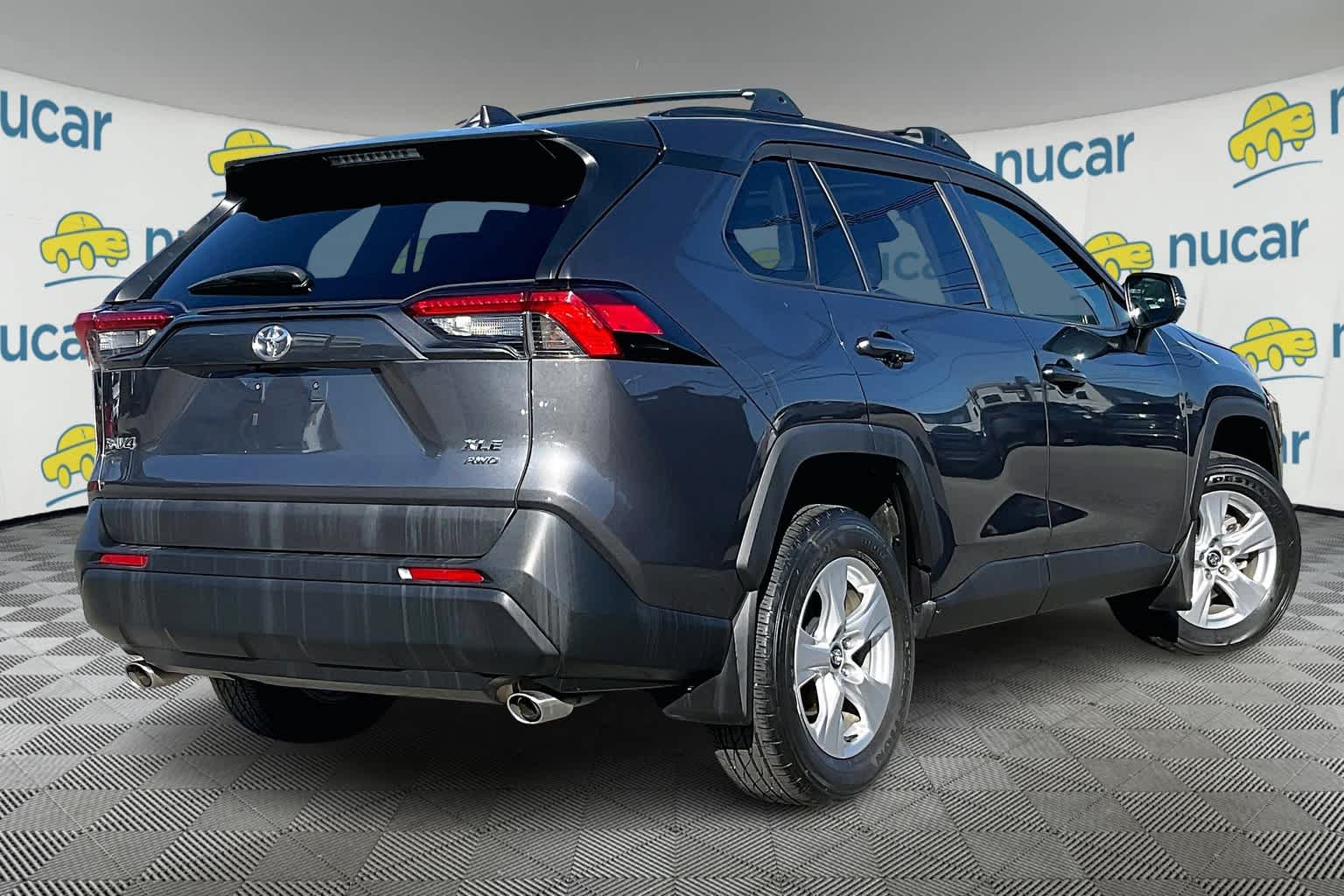 2020 Toyota RAV4 XLE - Photo 6