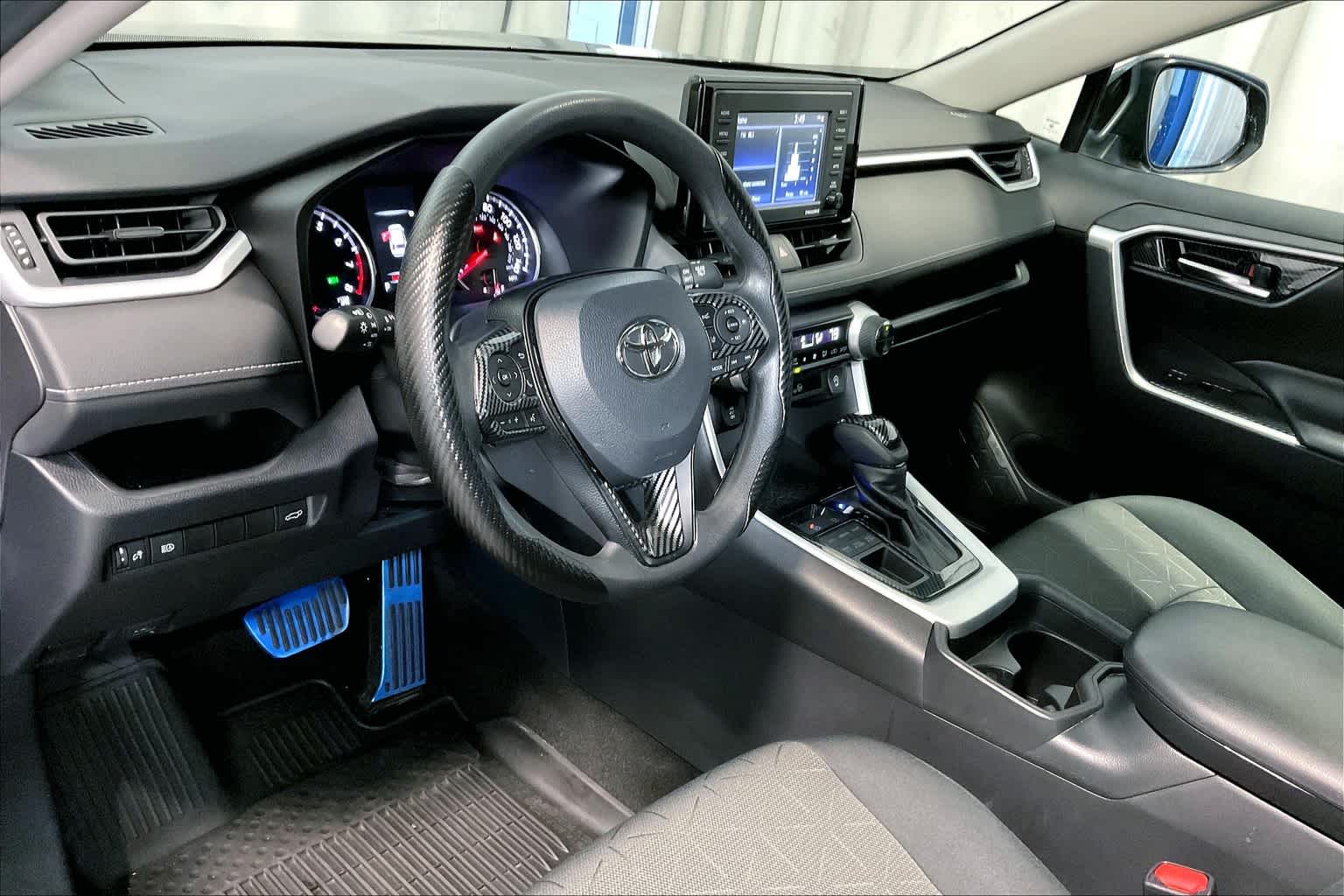 2020 Toyota RAV4 XLE - Photo 8