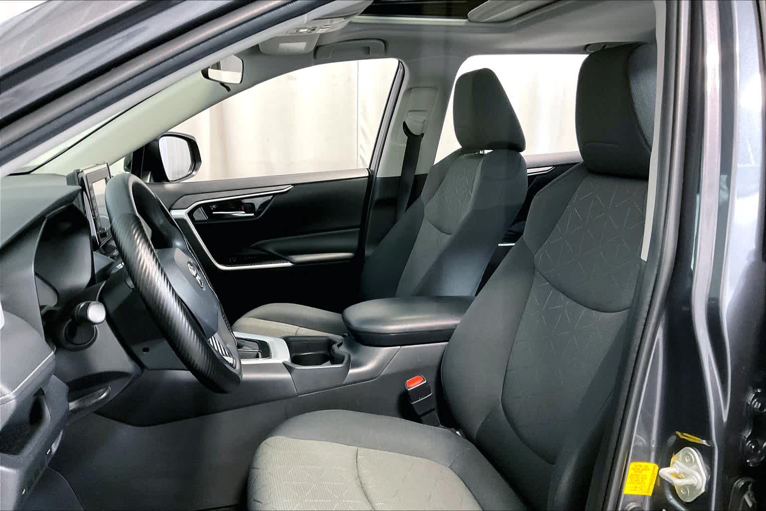 2020 Toyota RAV4 XLE - Photo 10