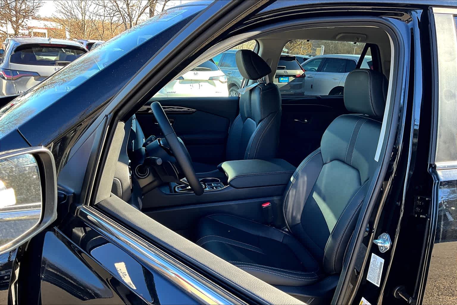 2025 Honda Pilot EX-L - Photo 11