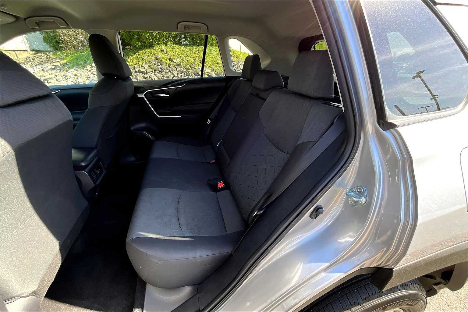 2024 Toyota RAV4 XLE - Photo 15