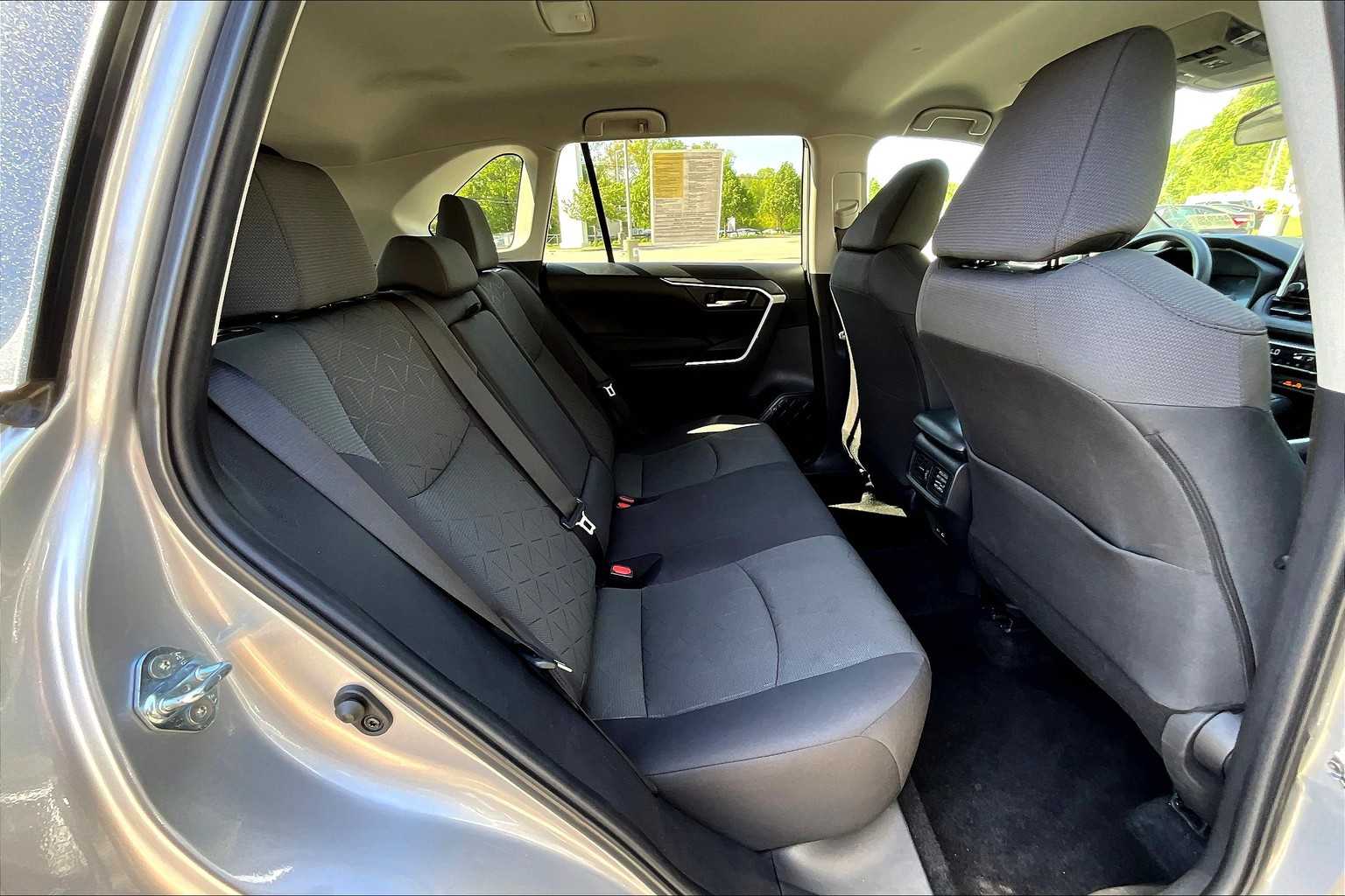 2024 Toyota RAV4 XLE - Photo 16