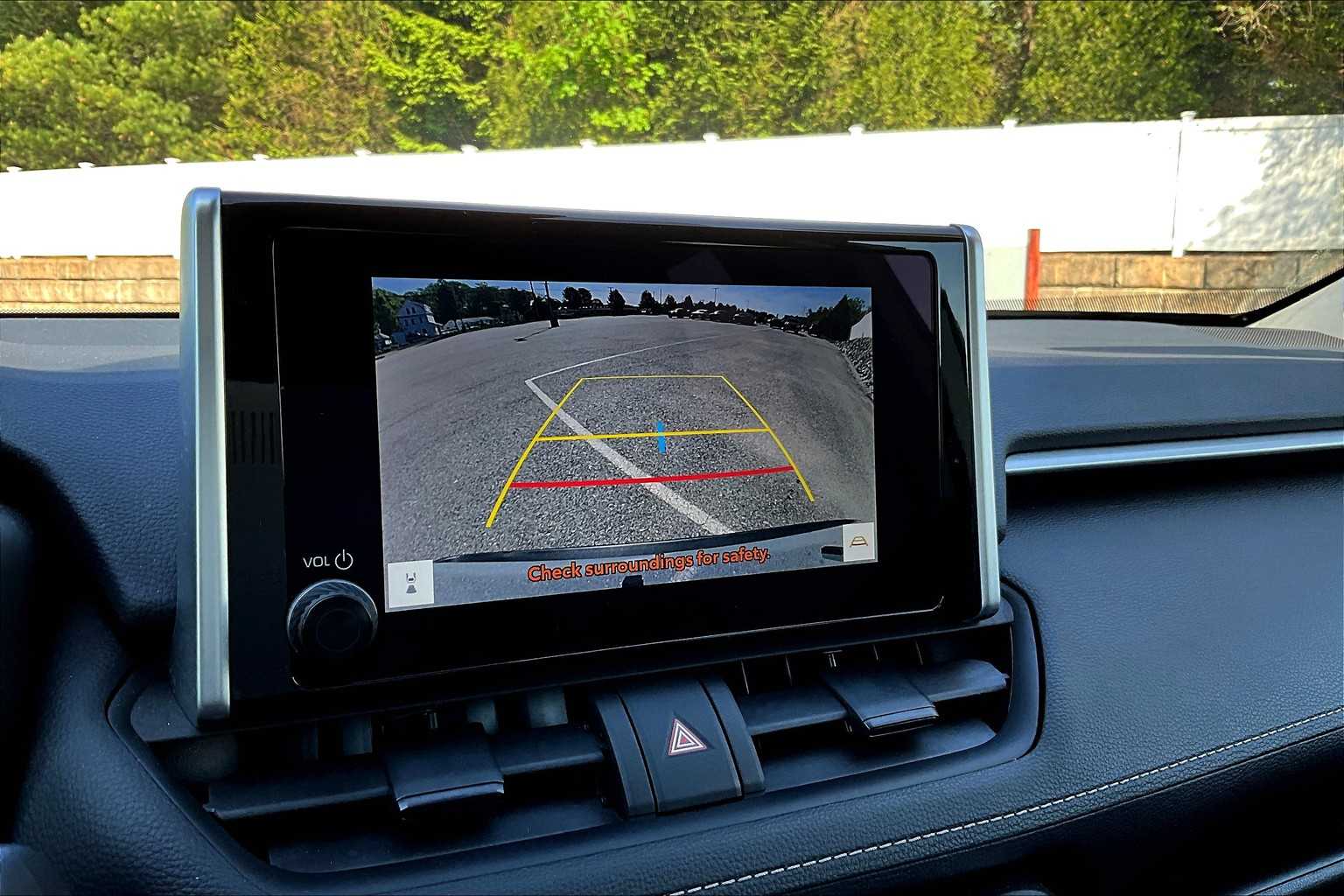 2024 Toyota RAV4 XLE - Photo 19