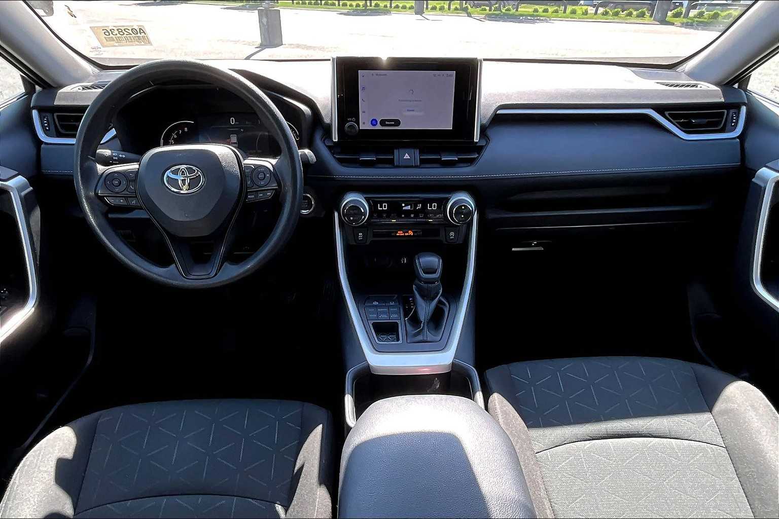 2024 Toyota RAV4 XLE - Photo 21