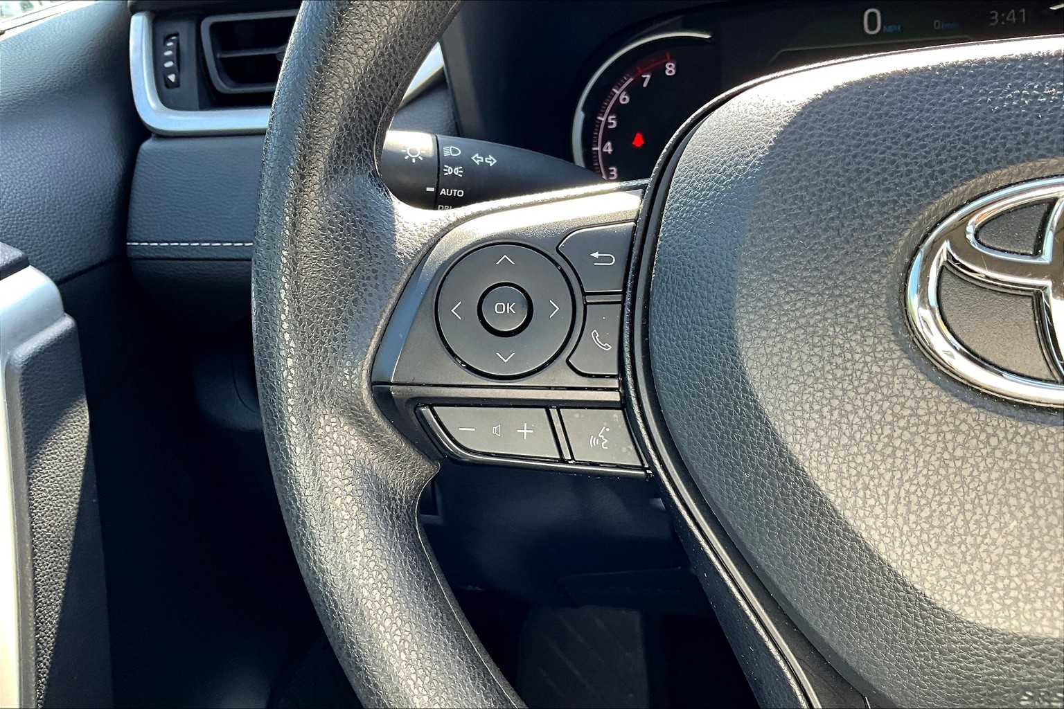 2024 Toyota RAV4 XLE - Photo 23