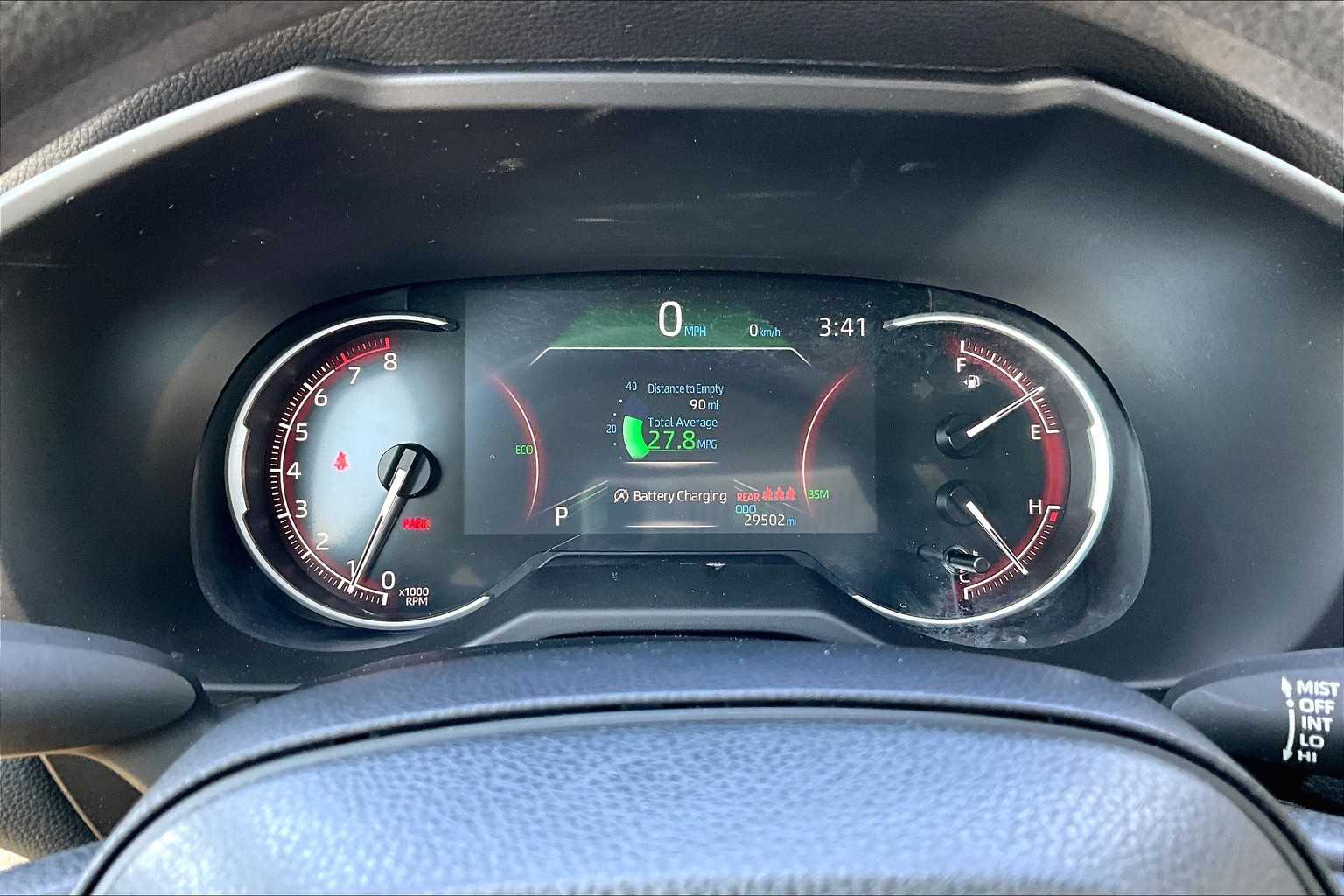2024 Toyota RAV4 XLE - Photo 25