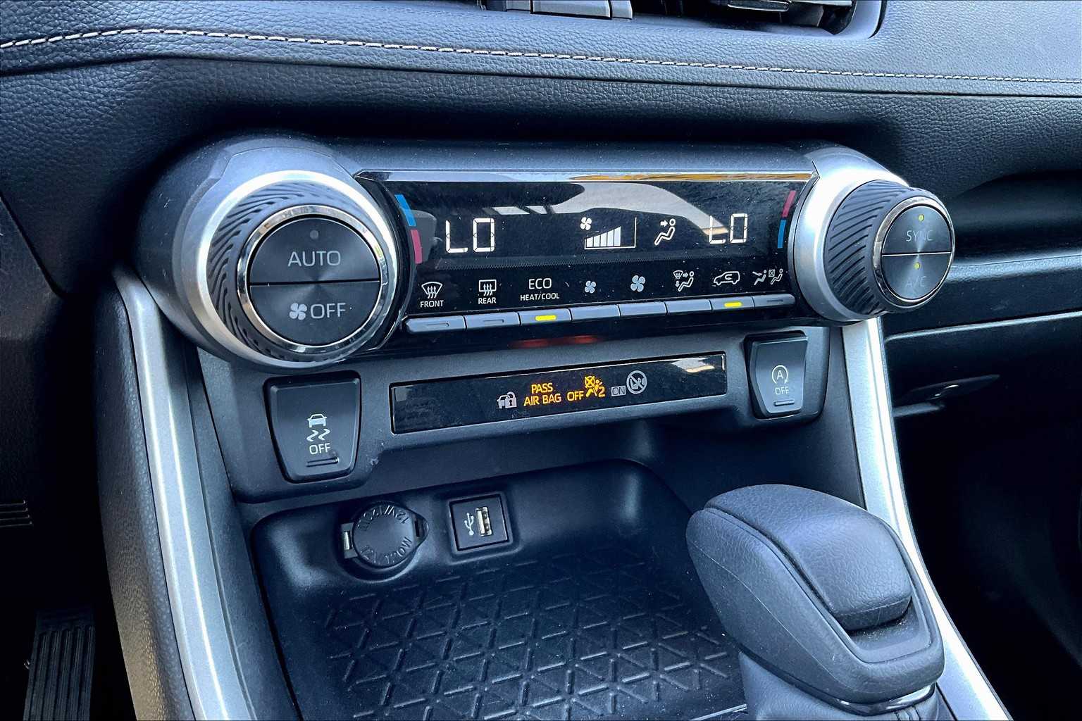 2024 Toyota RAV4 XLE - Photo 26