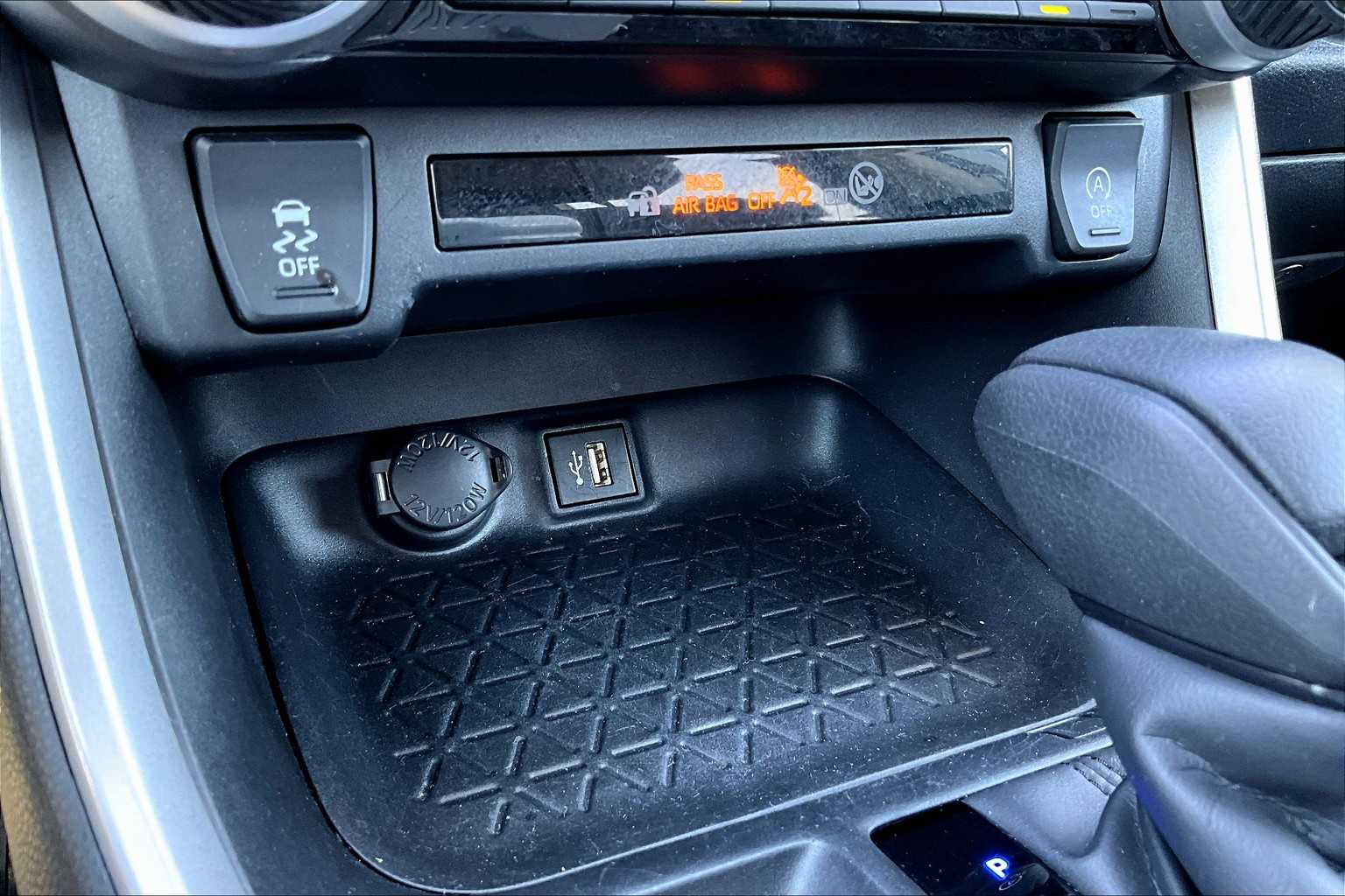 2024 Toyota RAV4 XLE - Photo 27
