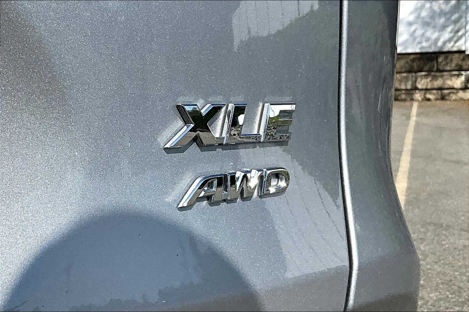 2024 Toyota RAV4 XLE - Photo 29