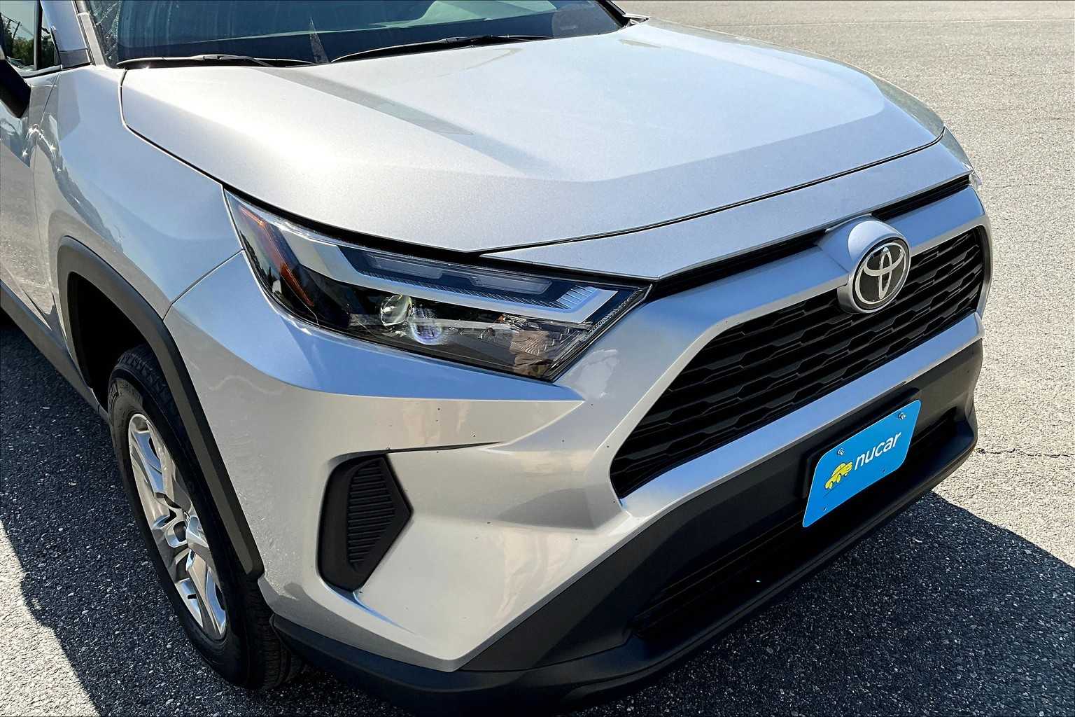 2024 Toyota RAV4 XLE - Photo 32