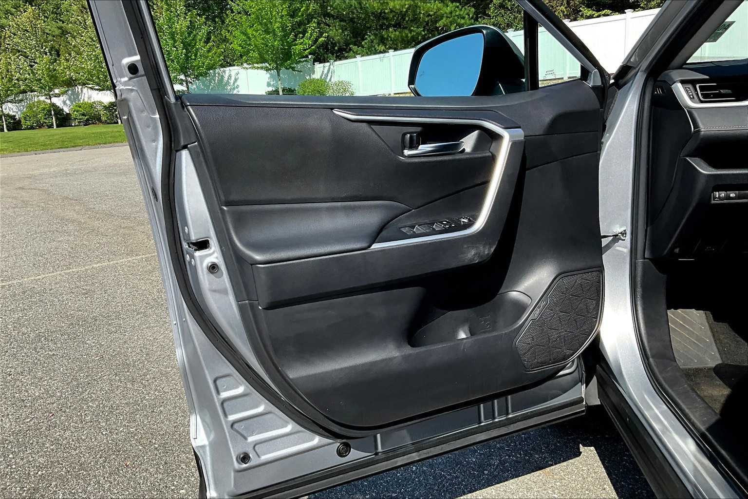 2024 Toyota RAV4 XLE - Photo 9