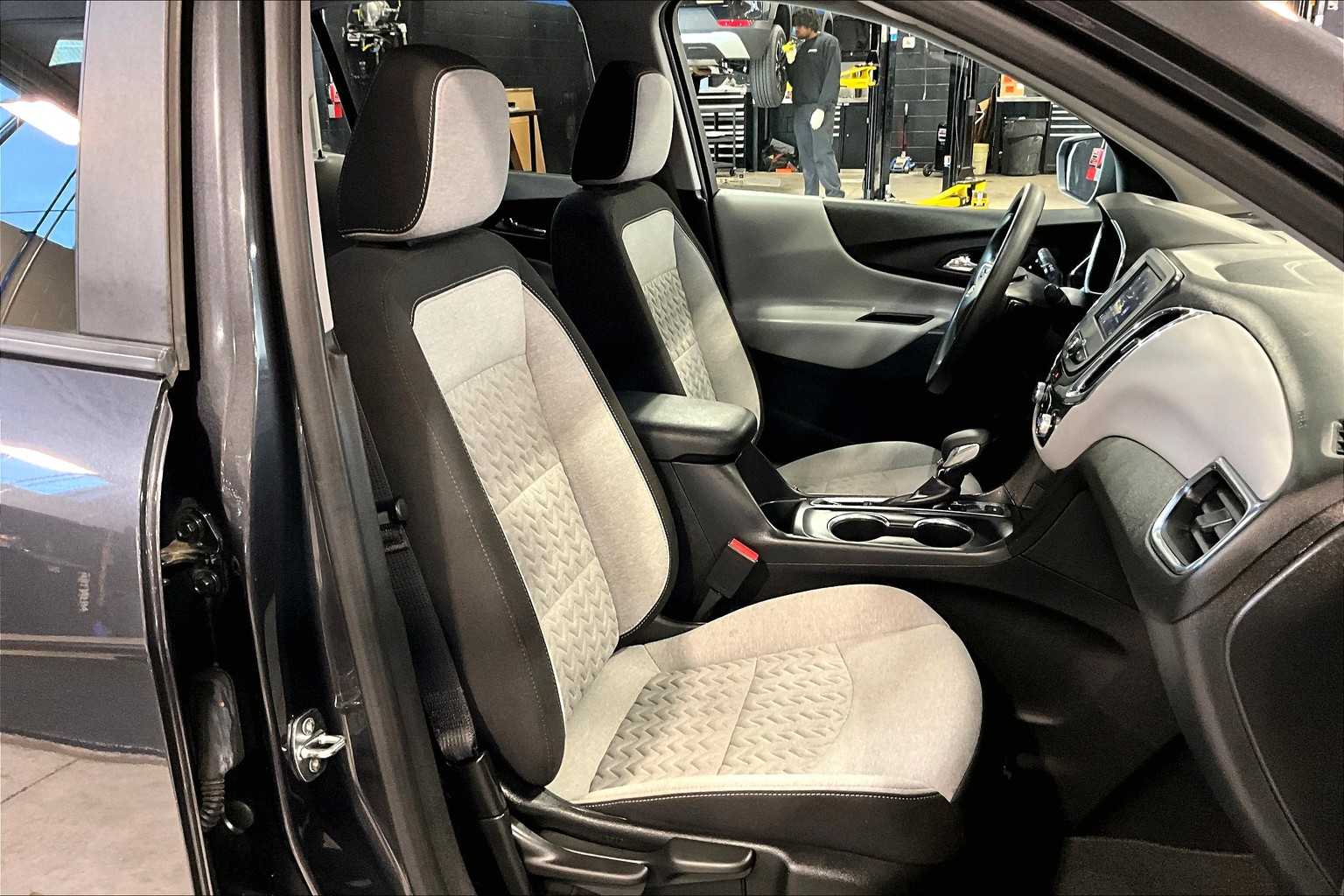 2022 Chevrolet Equinox LS - Photo 11