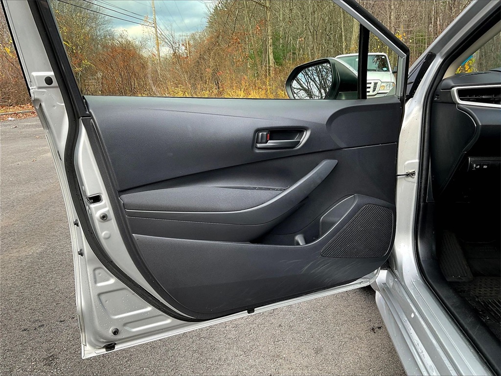 2022 Toyota Corolla LE - Photo 9