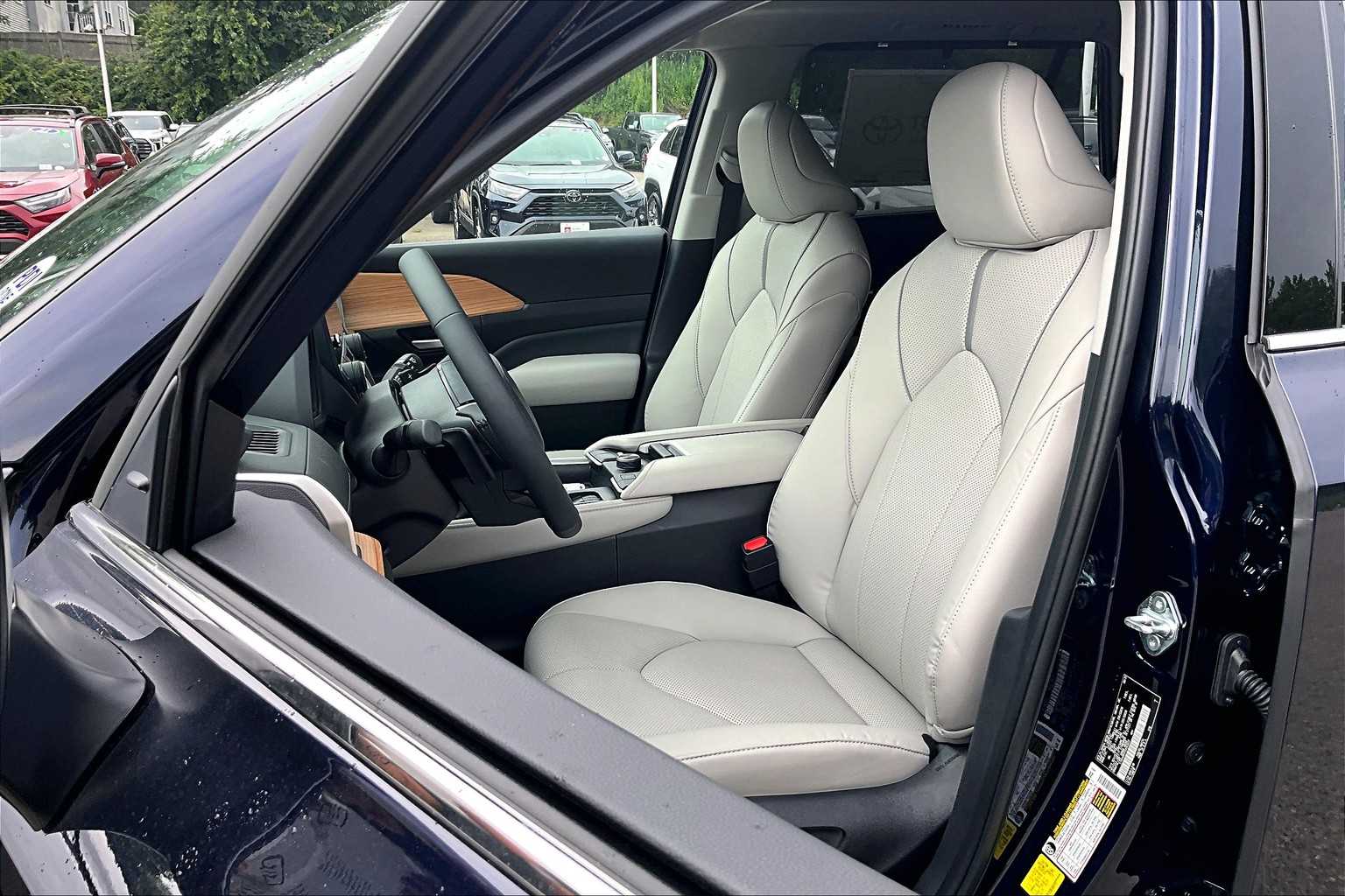 2025 Toyota Grand Highlander Platinum - Photo 11