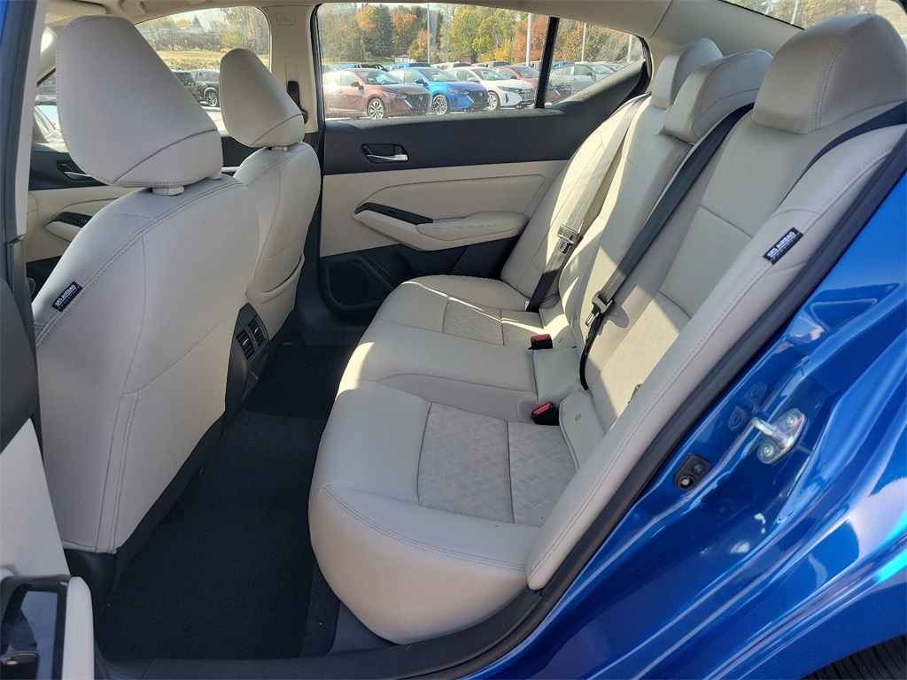 2025 Nissan Altima 2.5 SL - Photo 6
