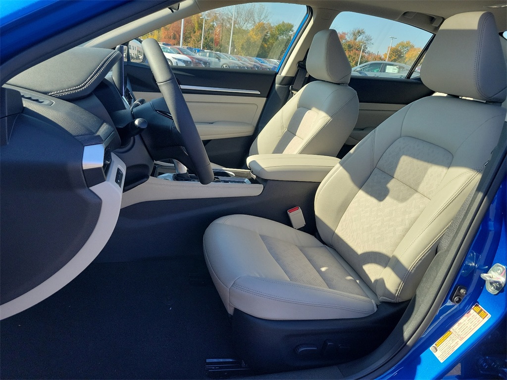 2025 Nissan Altima 2.5 SL - Photo 9