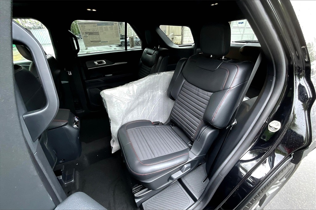 2025 Ford Explorer ST-Line - Photo 10