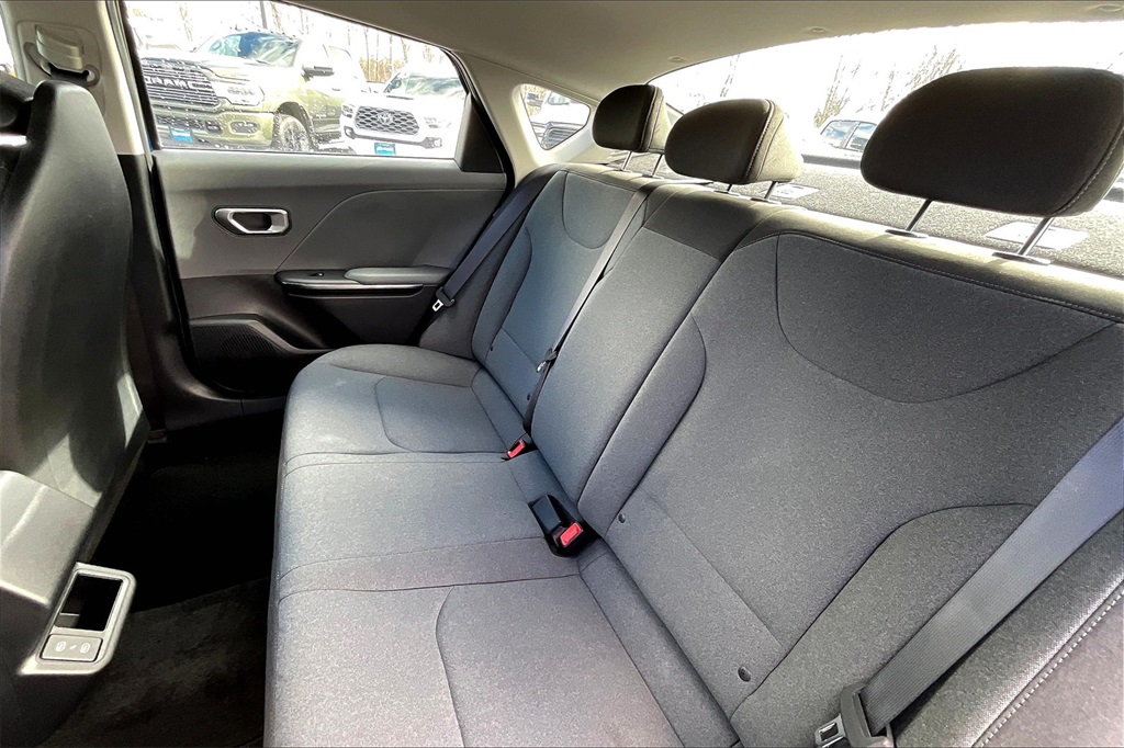 2025 Kia K4 LXS - Photo 15