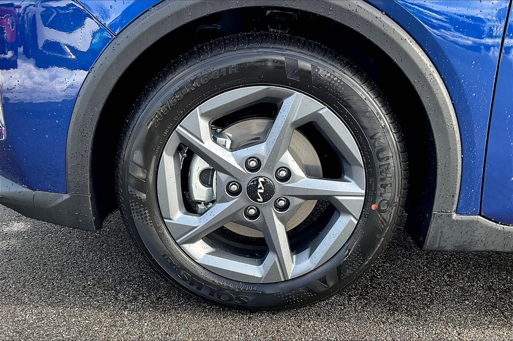2025 Kia K4 LXS - Photo 8