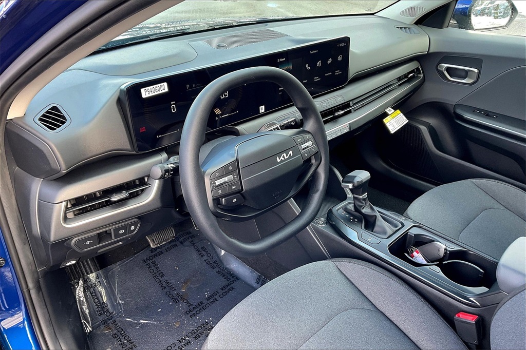 2025 Kia K4 LXS - Photo 9