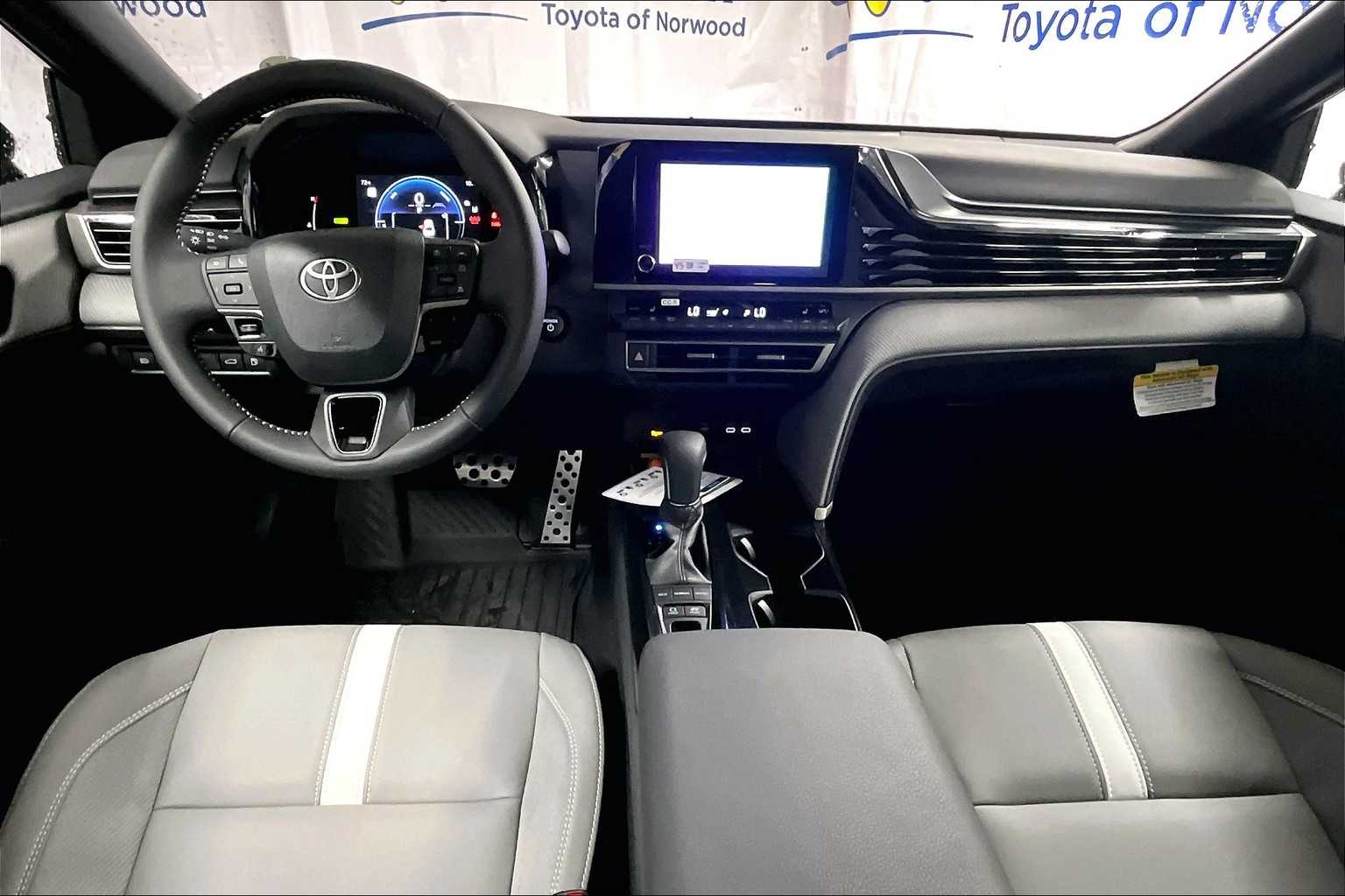 2025 Toyota Camry SE - Photo 12