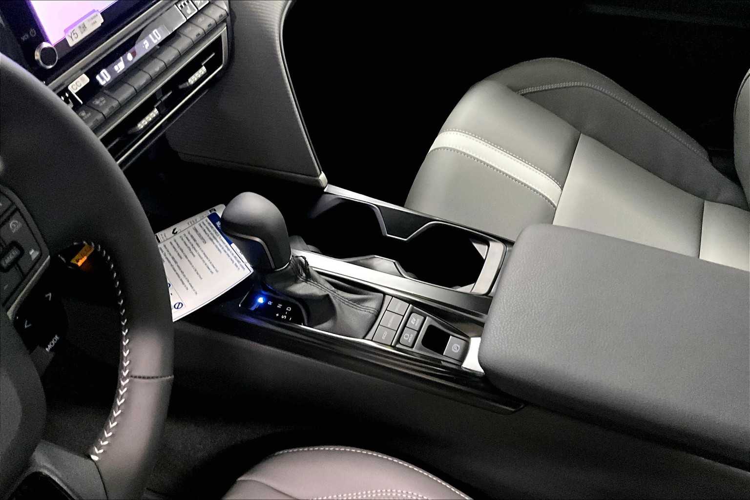 2025 Toyota Camry SE - Photo 14