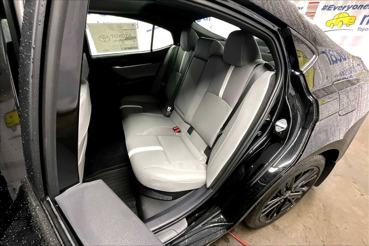 2025 Toyota Camry SE - Photo 15