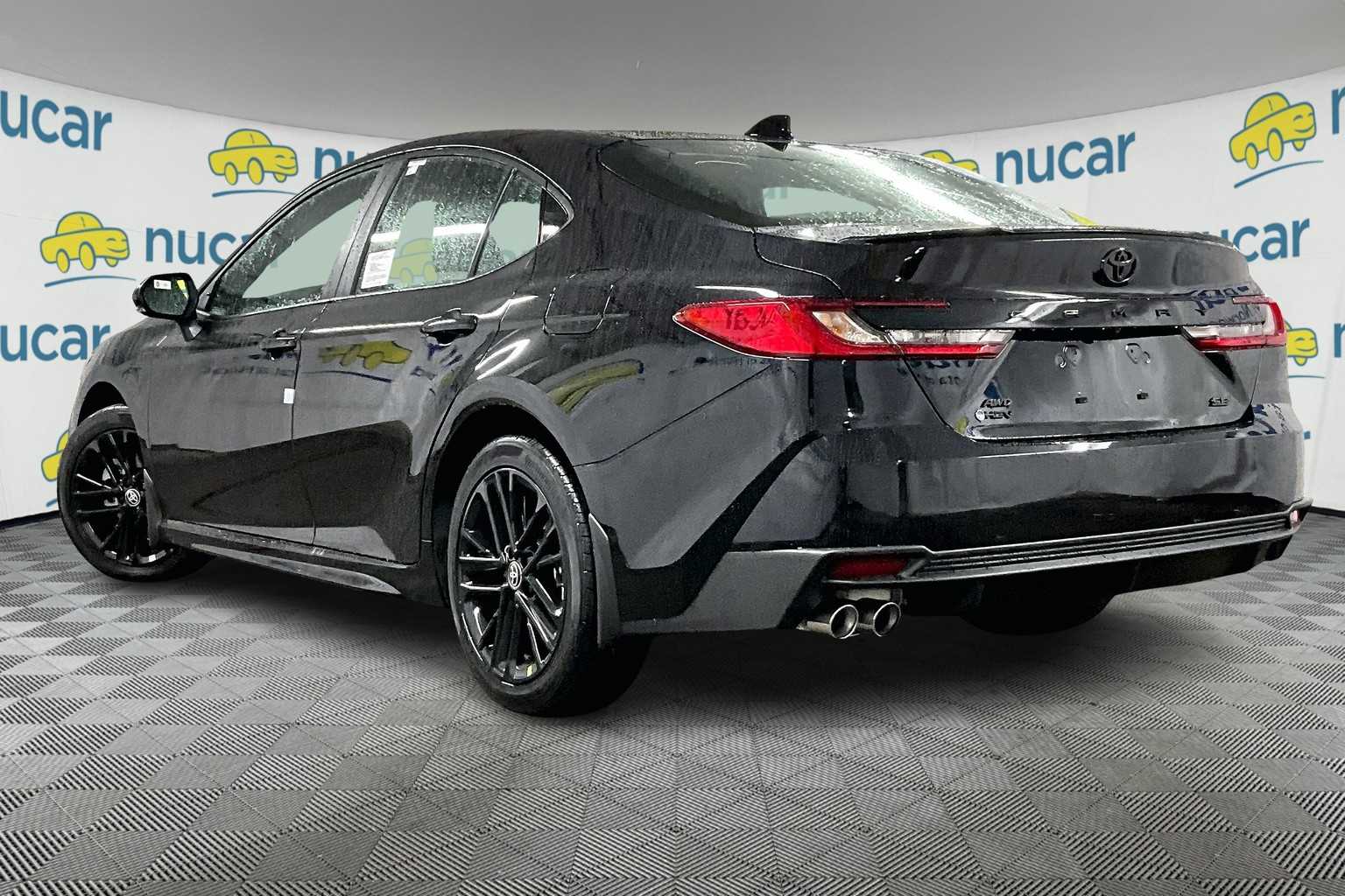2025 Toyota Camry SE - Photo 5