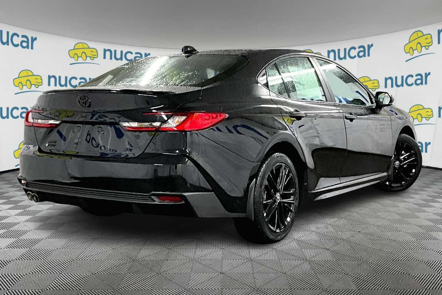 2025 Toyota Camry SE - Photo 7