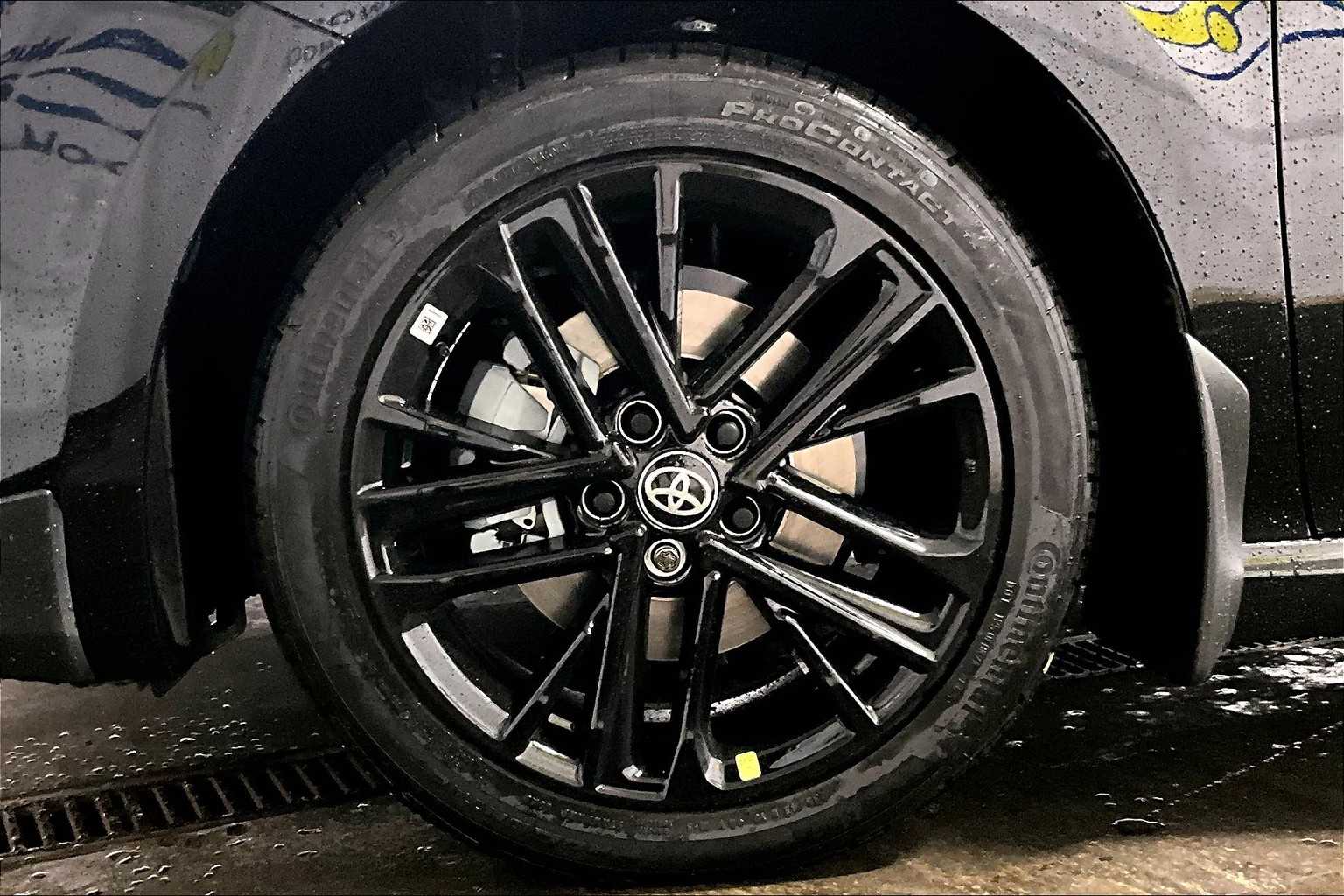 2025 Toyota Camry SE - Photo 8