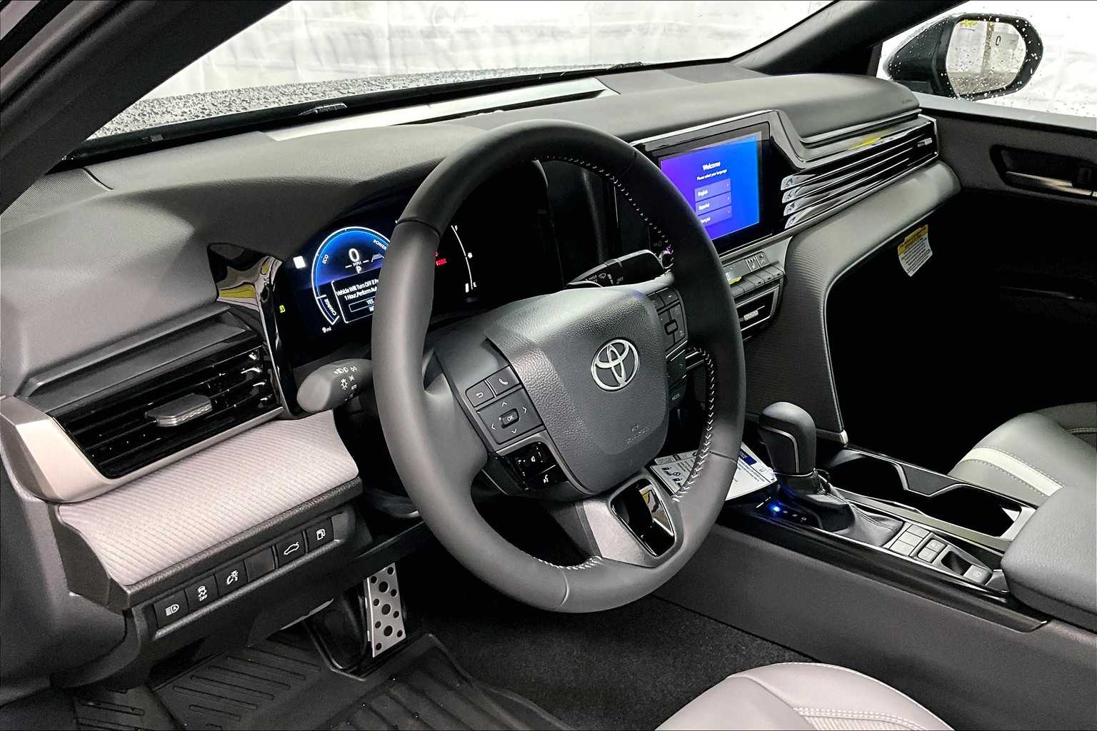 2025 Toyota Camry SE - Photo 9