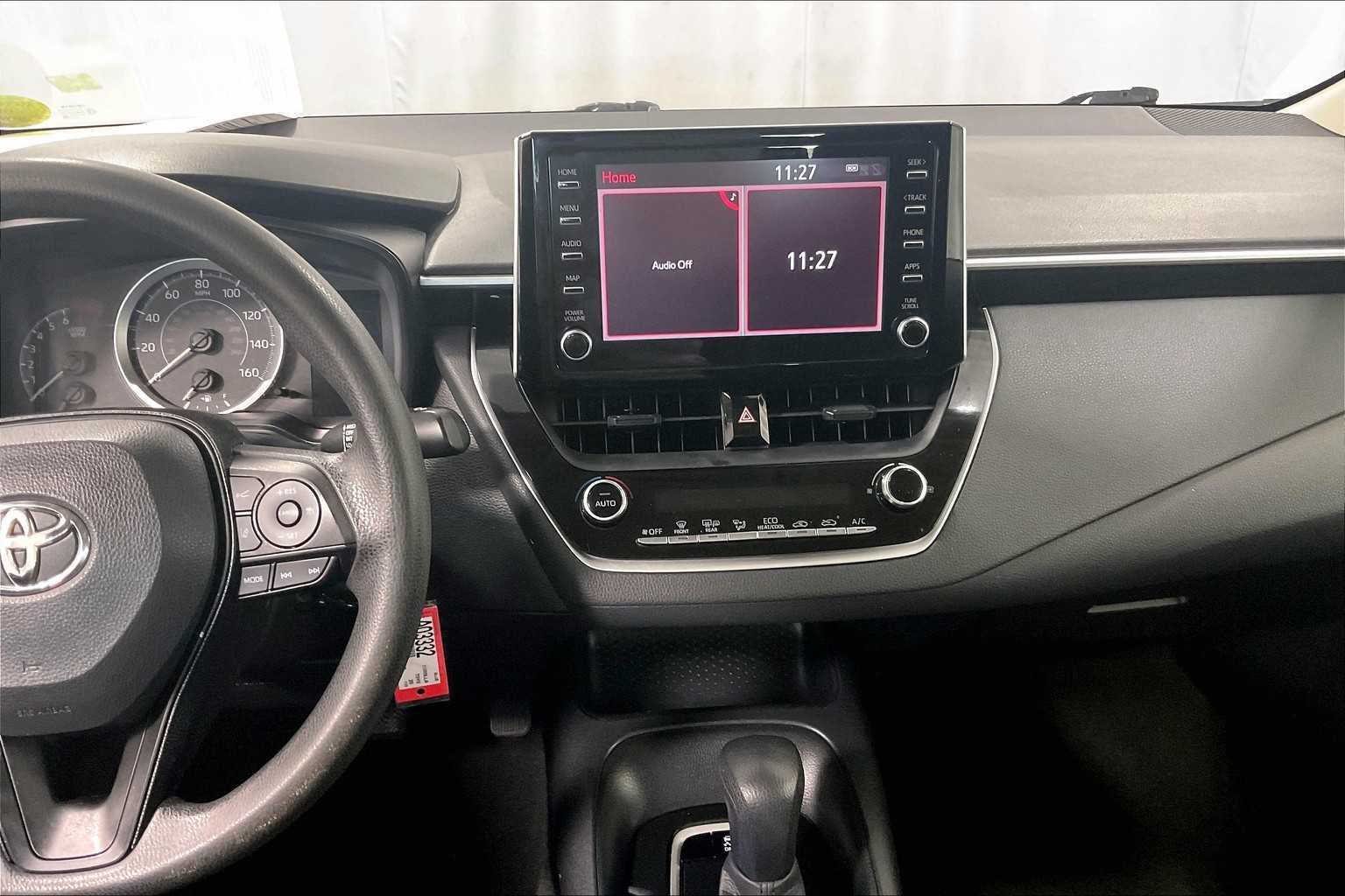 2020 Toyota Corolla LE - Photo 18