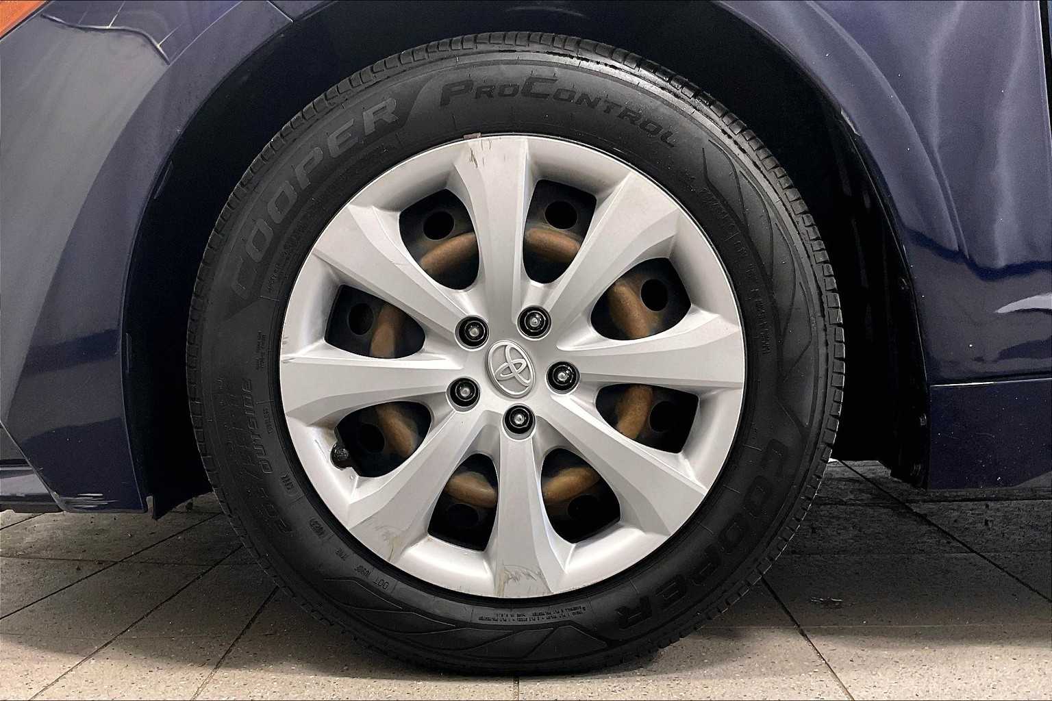 2020 Toyota Corolla LE - Photo 7