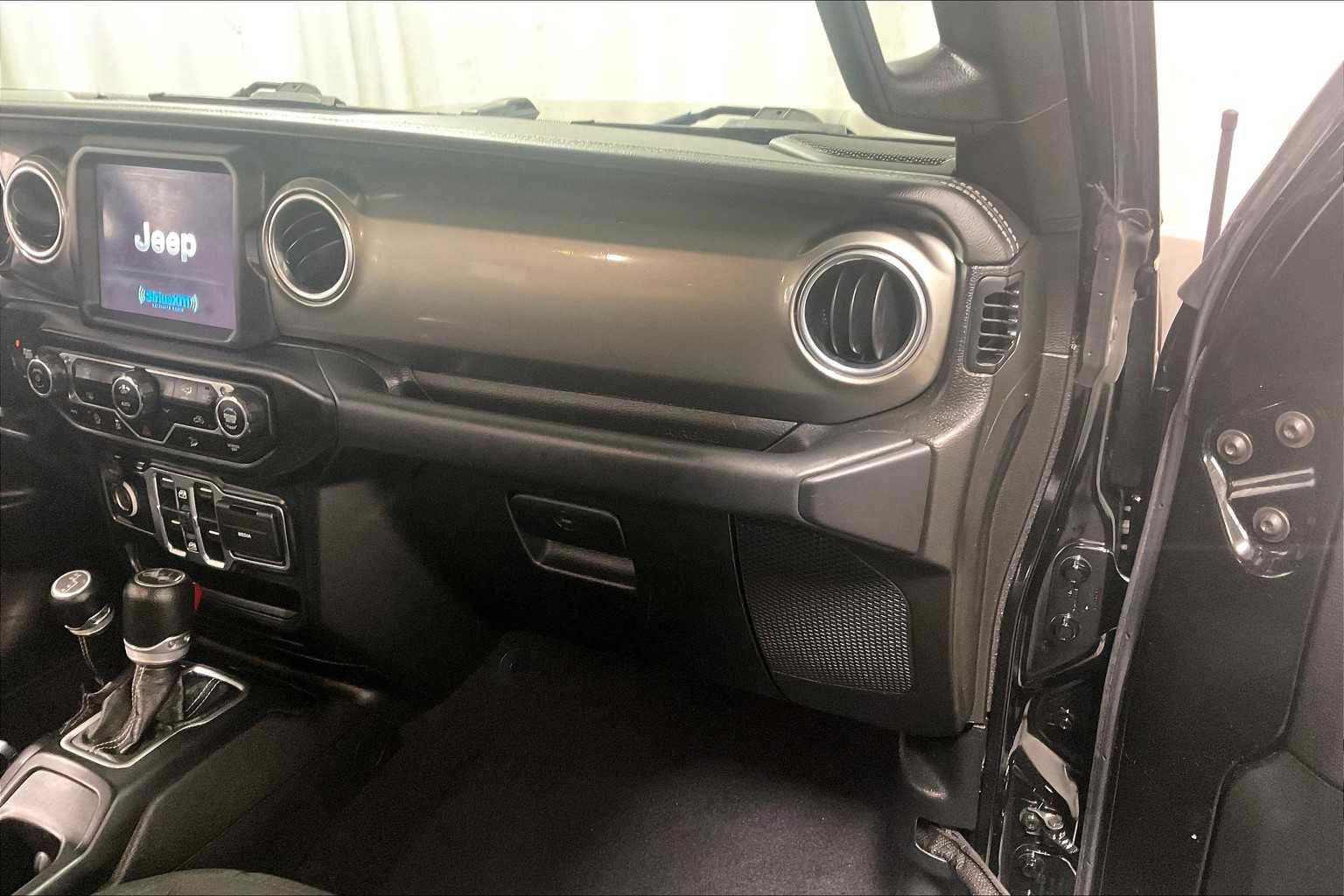 2020 Jeep Wrangler Unlimited Sahara - Photo 13