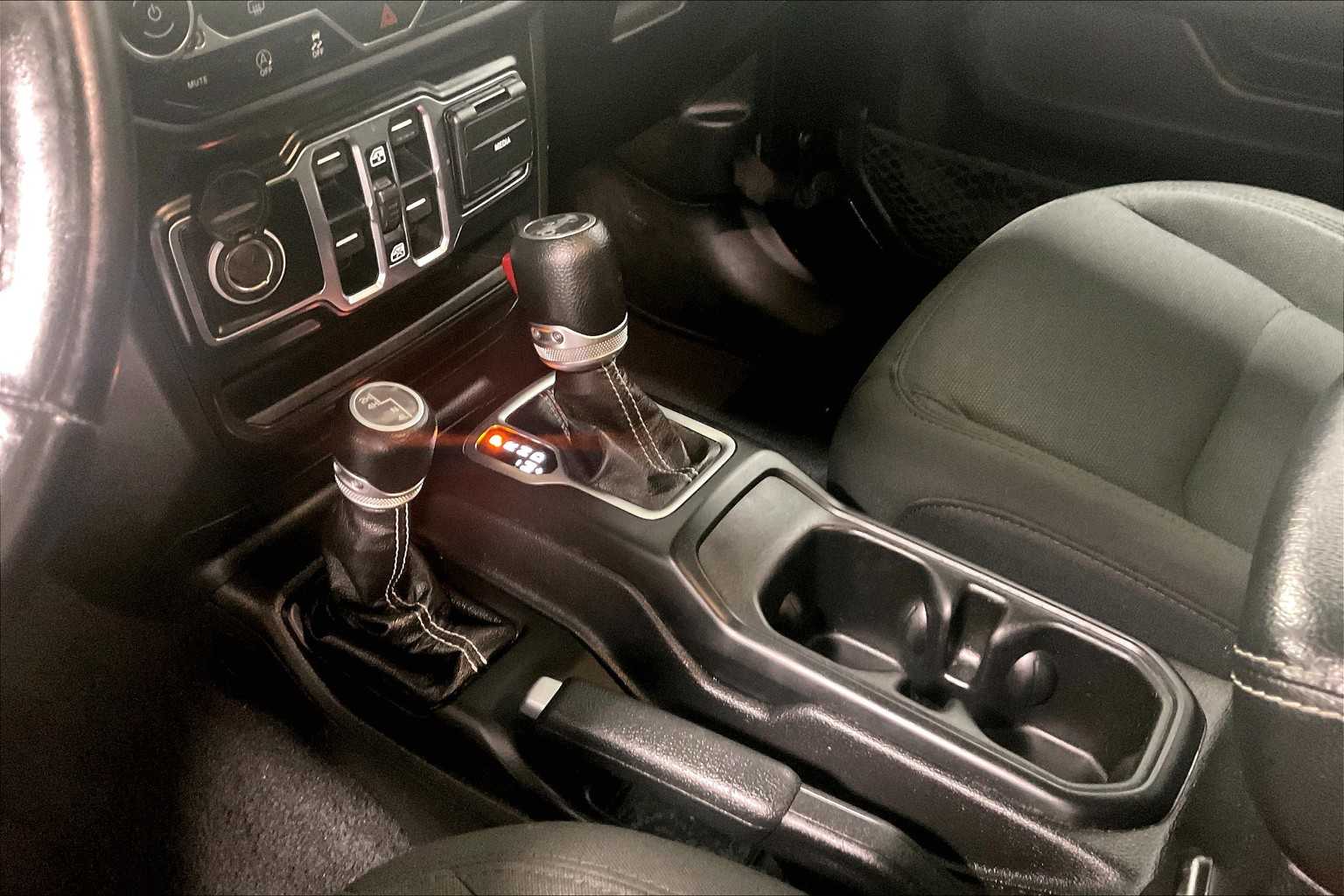 2020 Jeep Wrangler Unlimited Sahara - Photo 21
