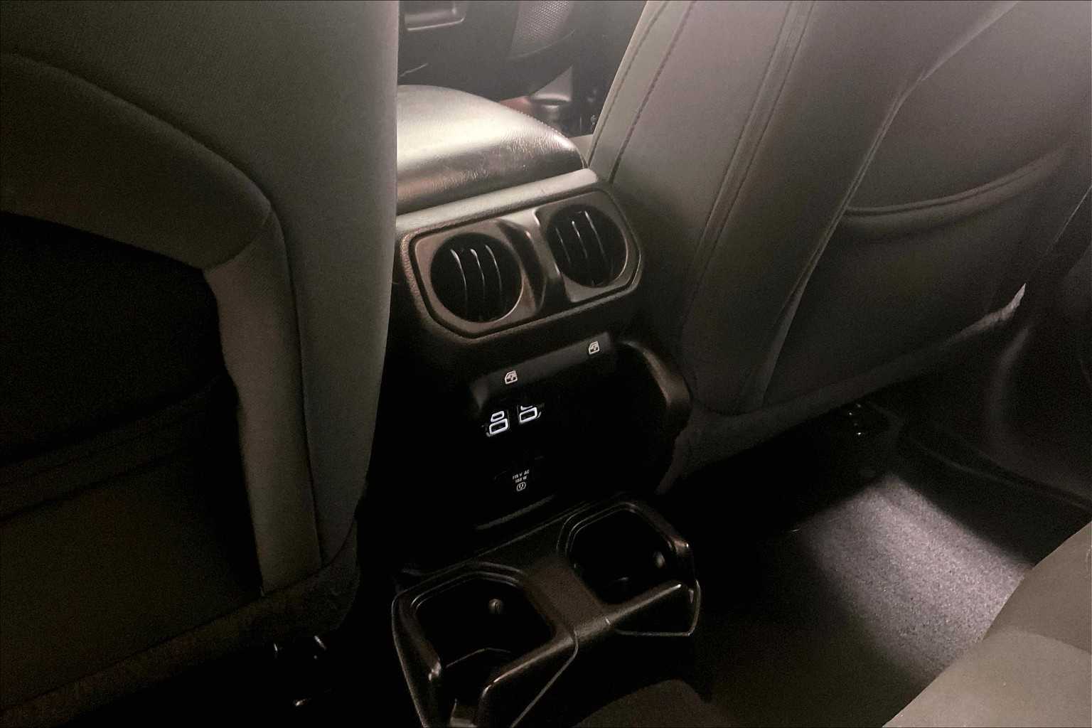 2020 Jeep Wrangler Unlimited Sahara - Photo 28