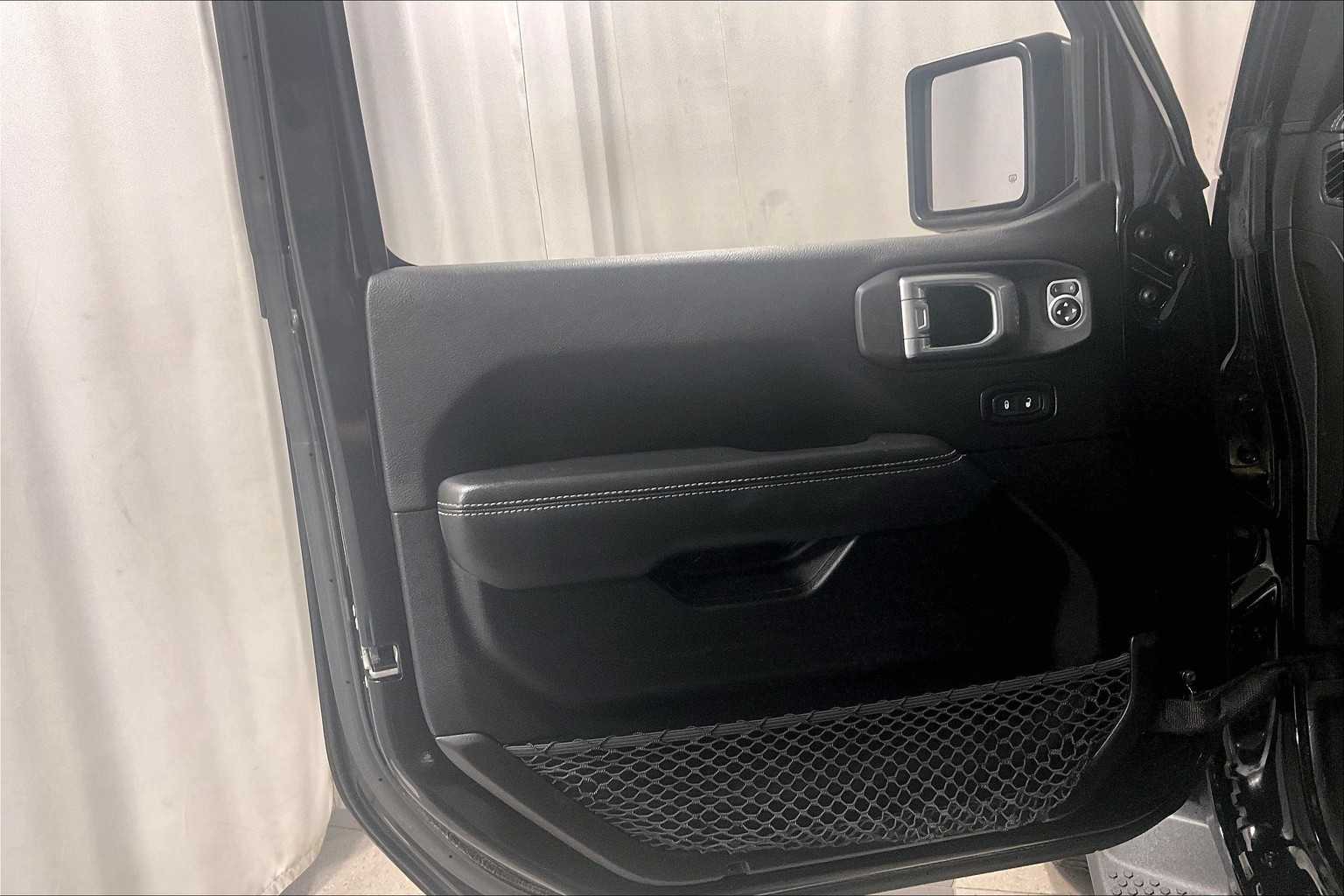 2020 Jeep Wrangler Unlimited Sahara - Photo 9