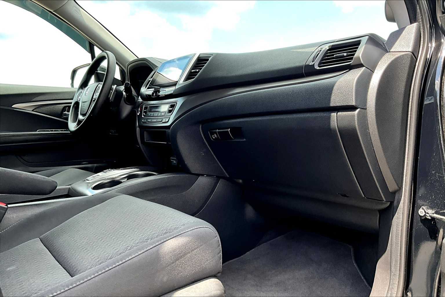 2020 Honda Ridgeline Sport - Photo 14