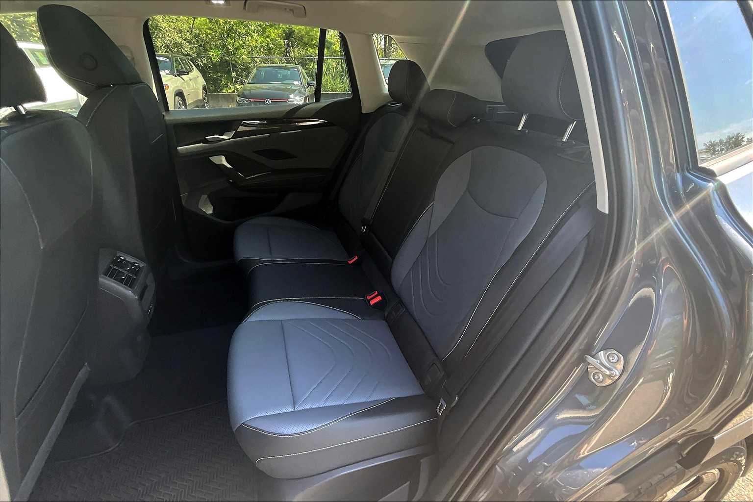 2025 Volkswagen Tiguan SE - Photo 15